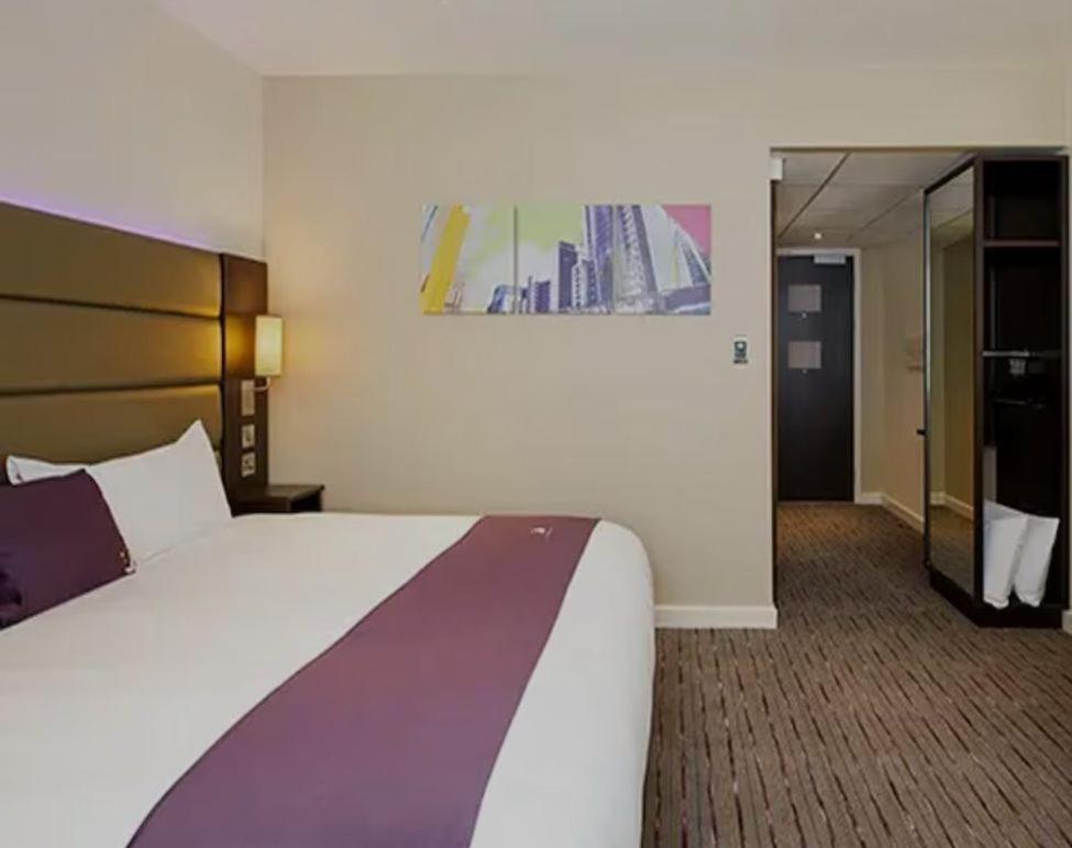 Hotel En-suite Near Woolwich Elizabeth Metro Line Londen