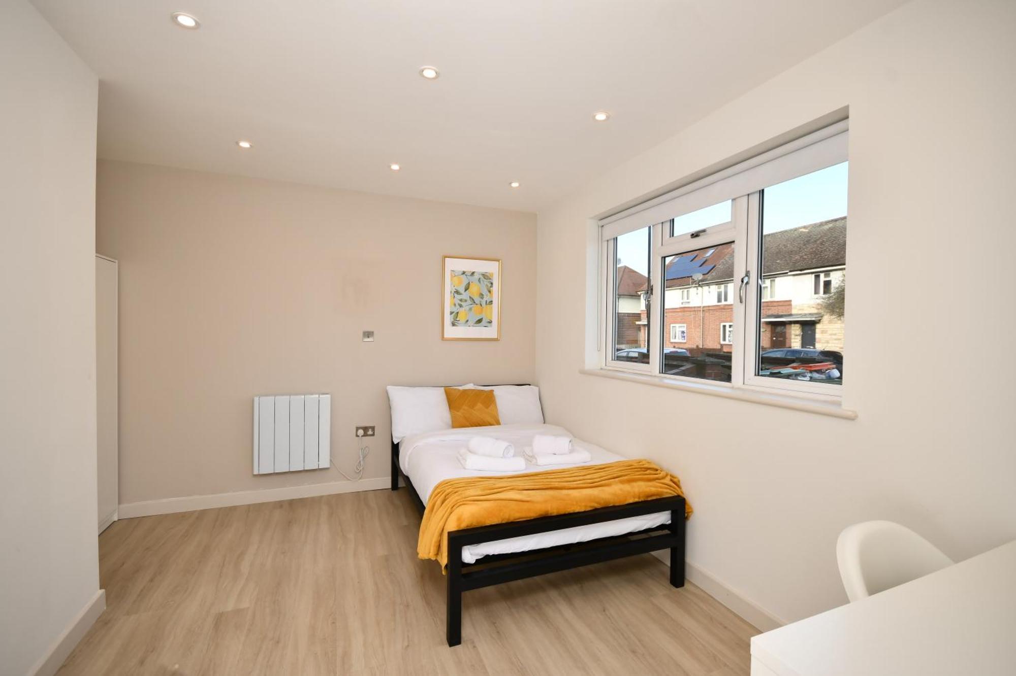 Morden Stratford 1 With Shared Bathroom Guest house London