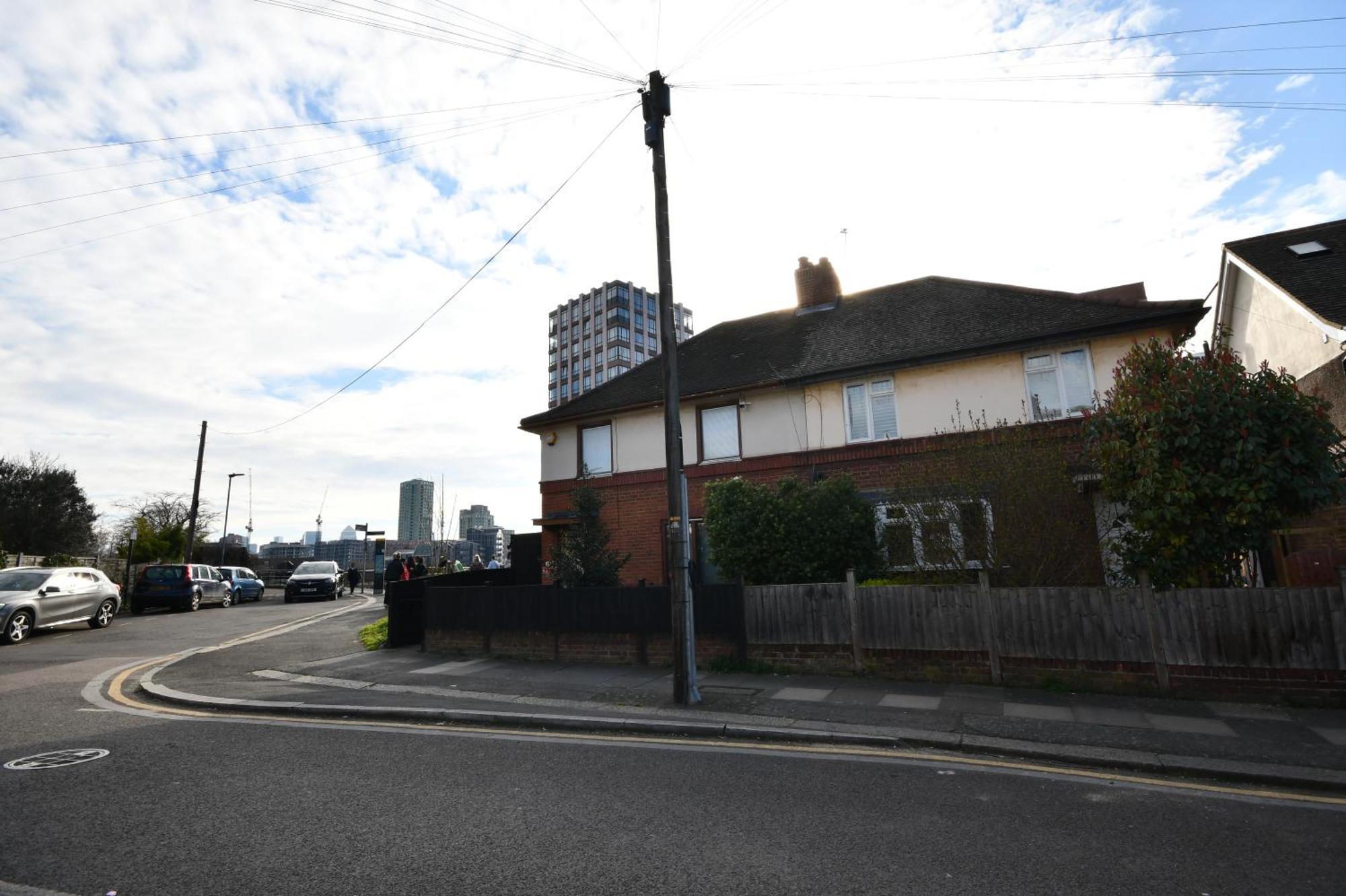 Morden Stratford 1 With Shared Bathroom * London