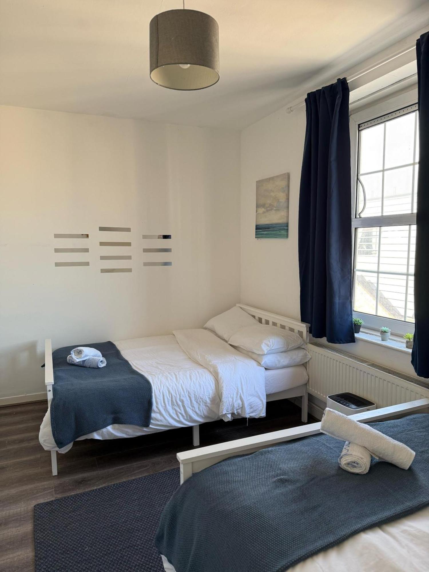 Modern Flat Overlooking Shoreditch * London
