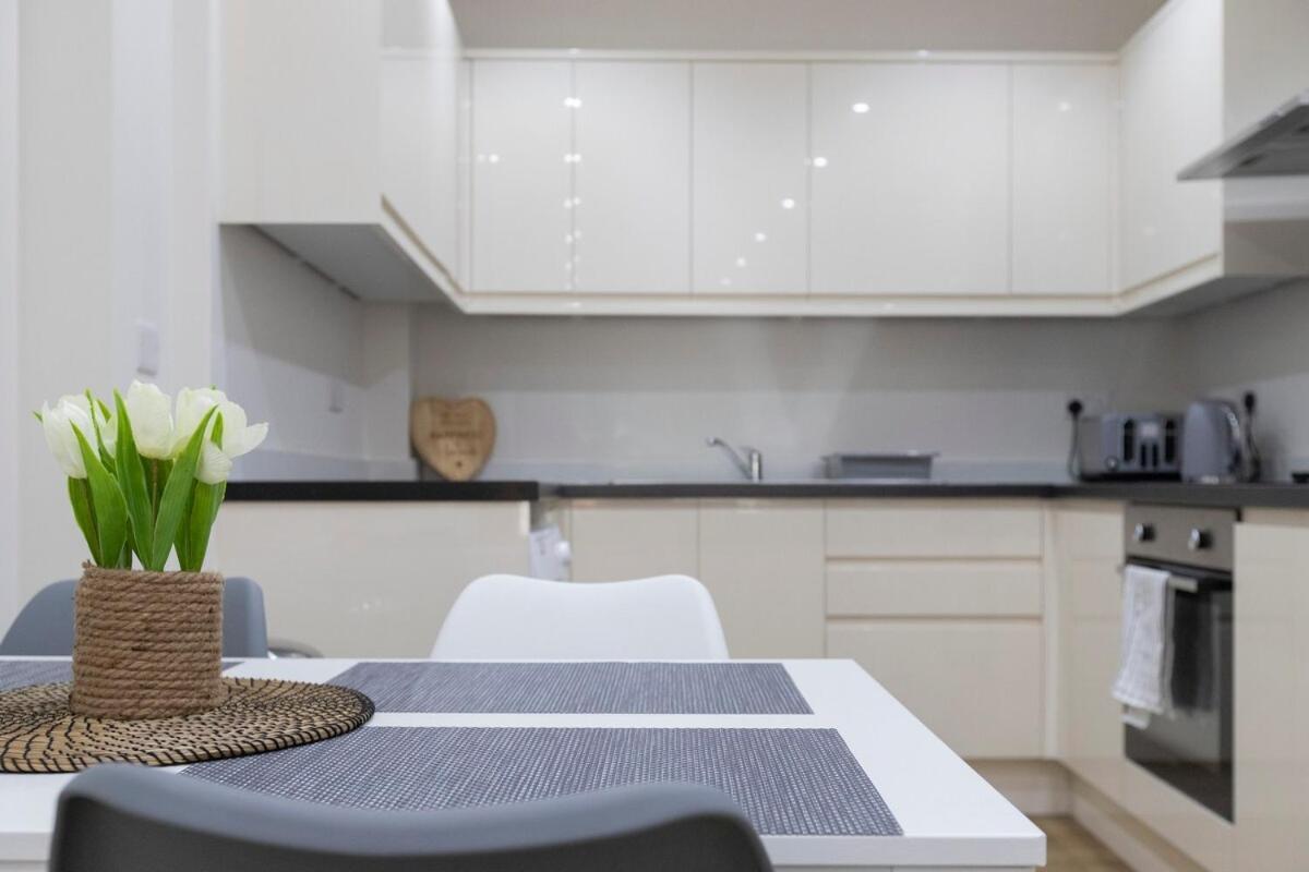 In Aldgate East 3 London