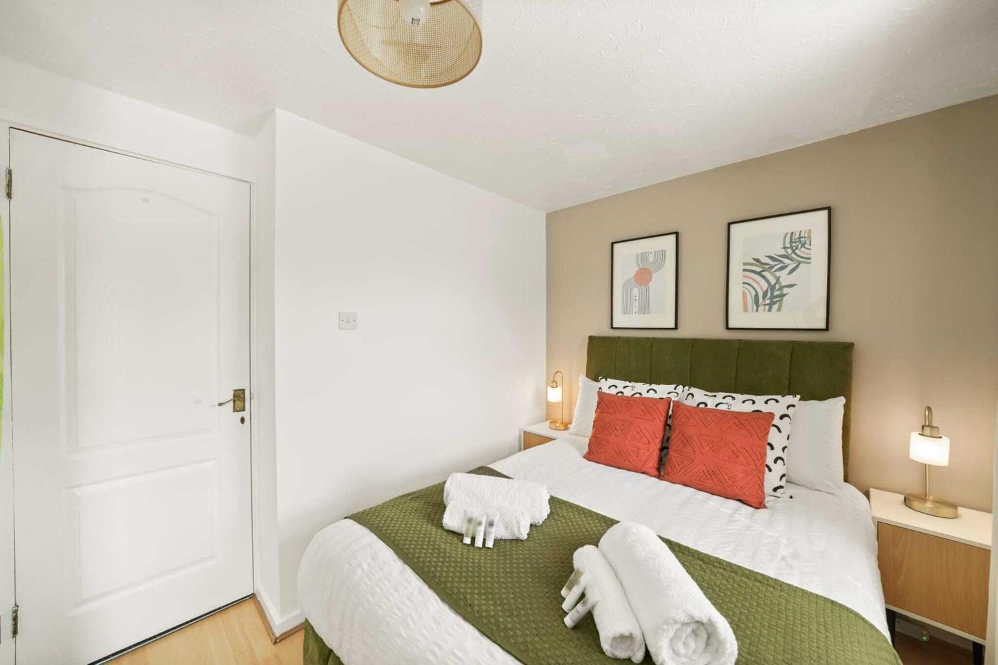 Holiday home Cozy 2 Bed House Near Excel, The O2, Canary Wharf