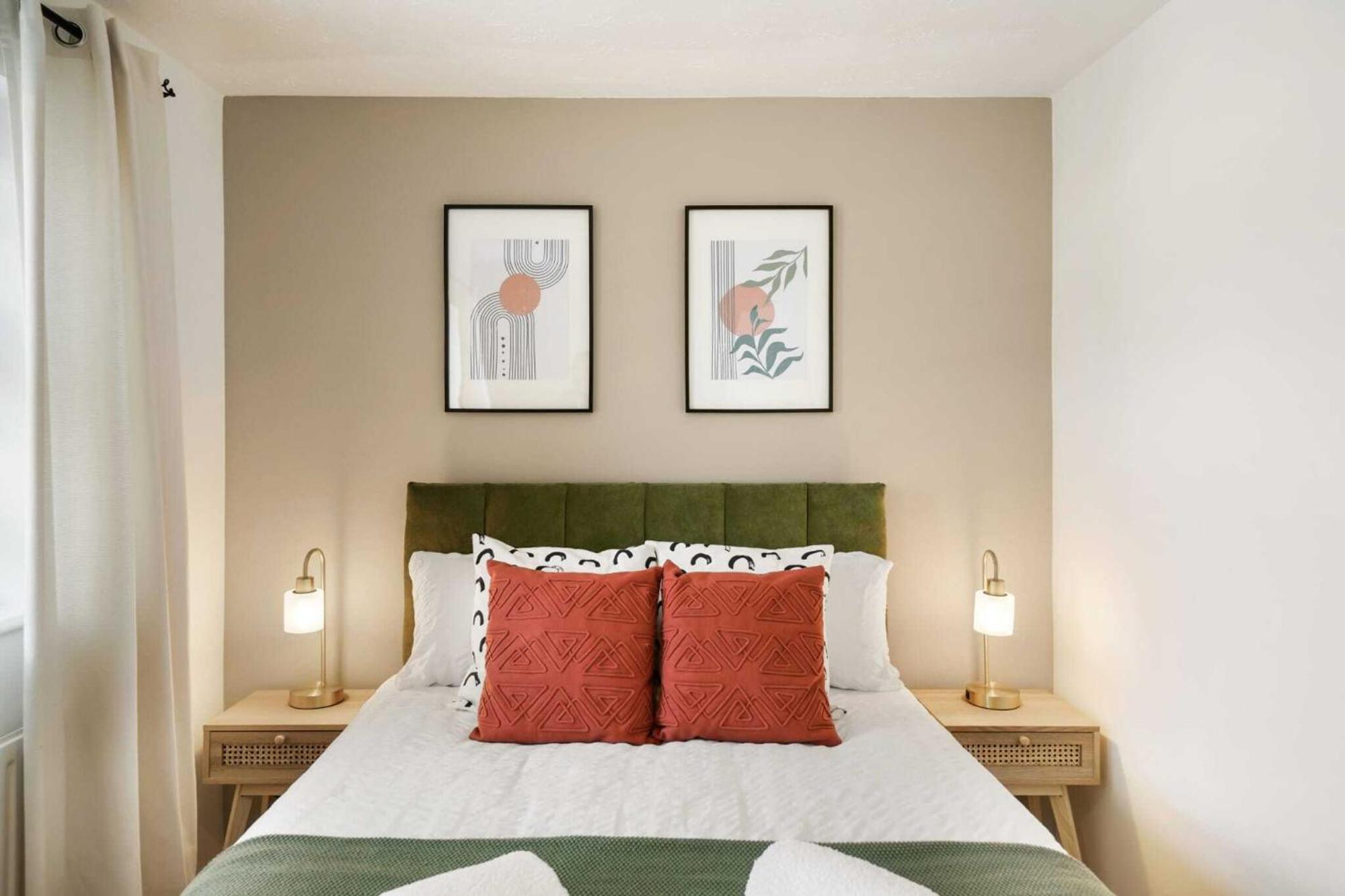 Cozy 2 Bed House Near Excel, The O2, Canary Wharf Holiday home London