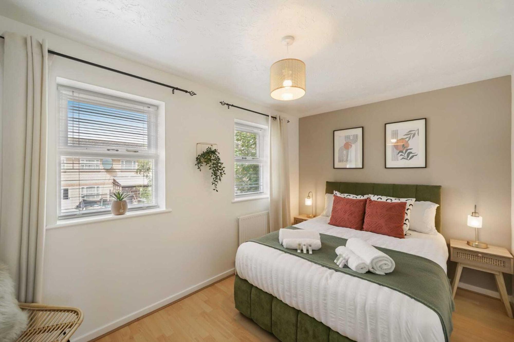 Holiday home Cozy 2 Bed House Near Excel, The O2, Canary Wharf London