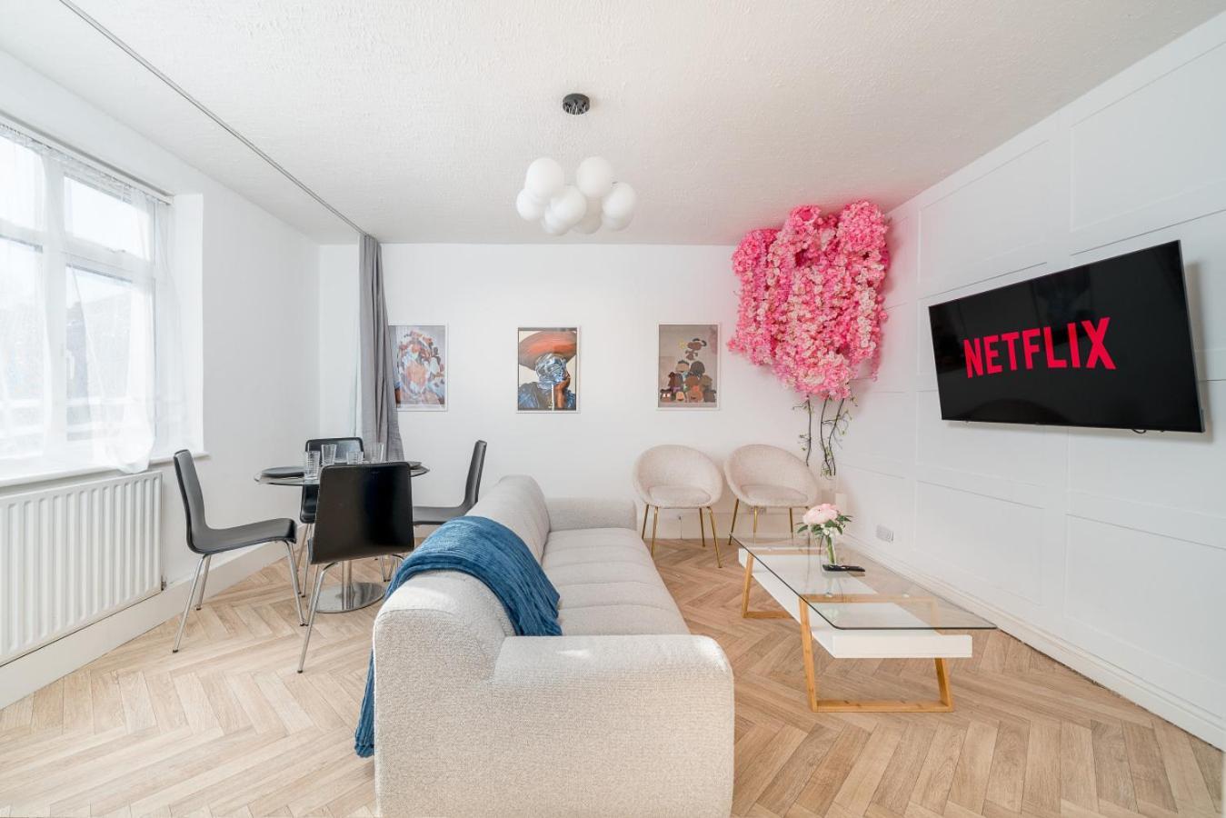 Stylish 3 Bed With Gardens Fast Transport Links Ferienhaus