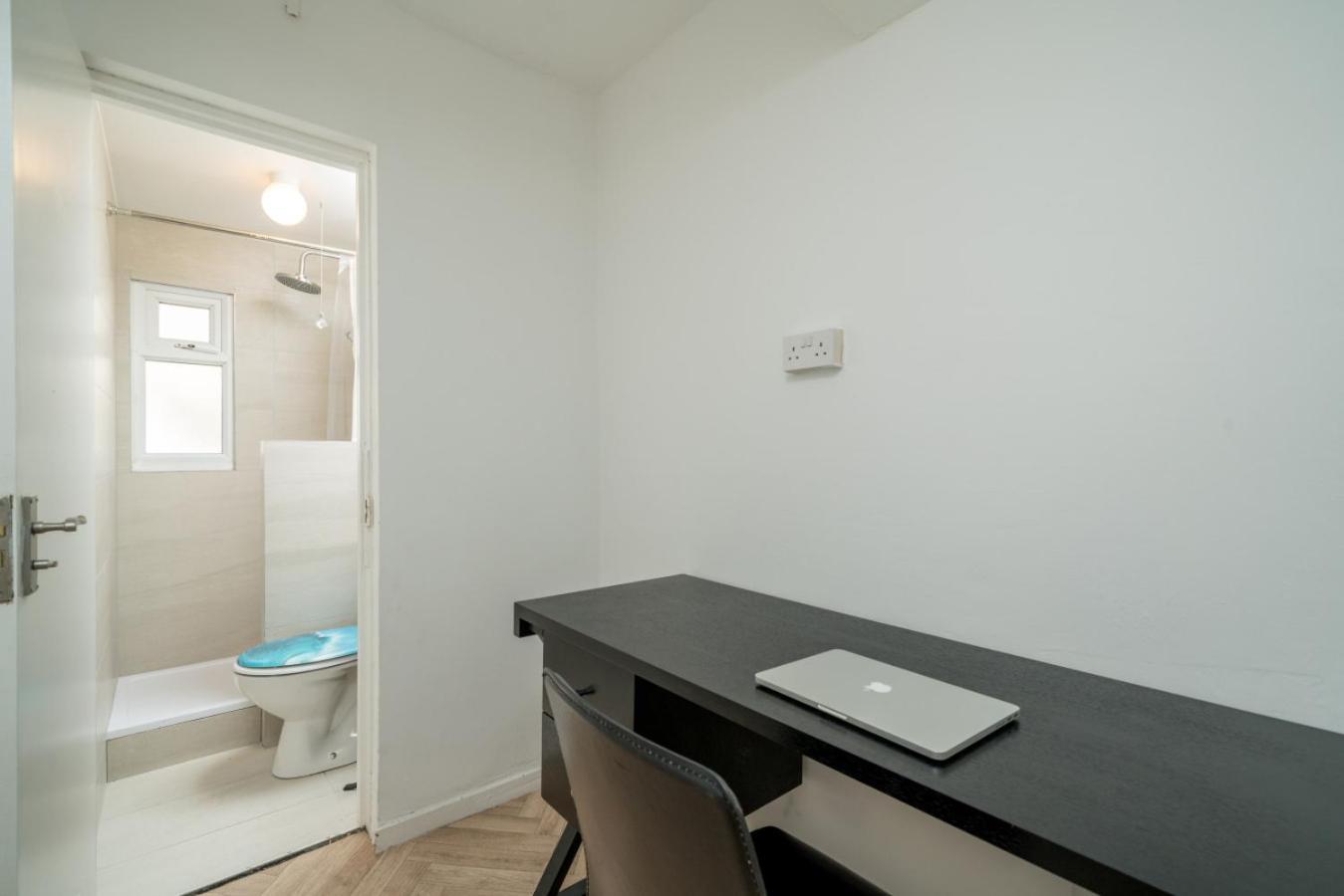 Stylish 3 Bed With Gardens Fast Transport Links Ferienhaus