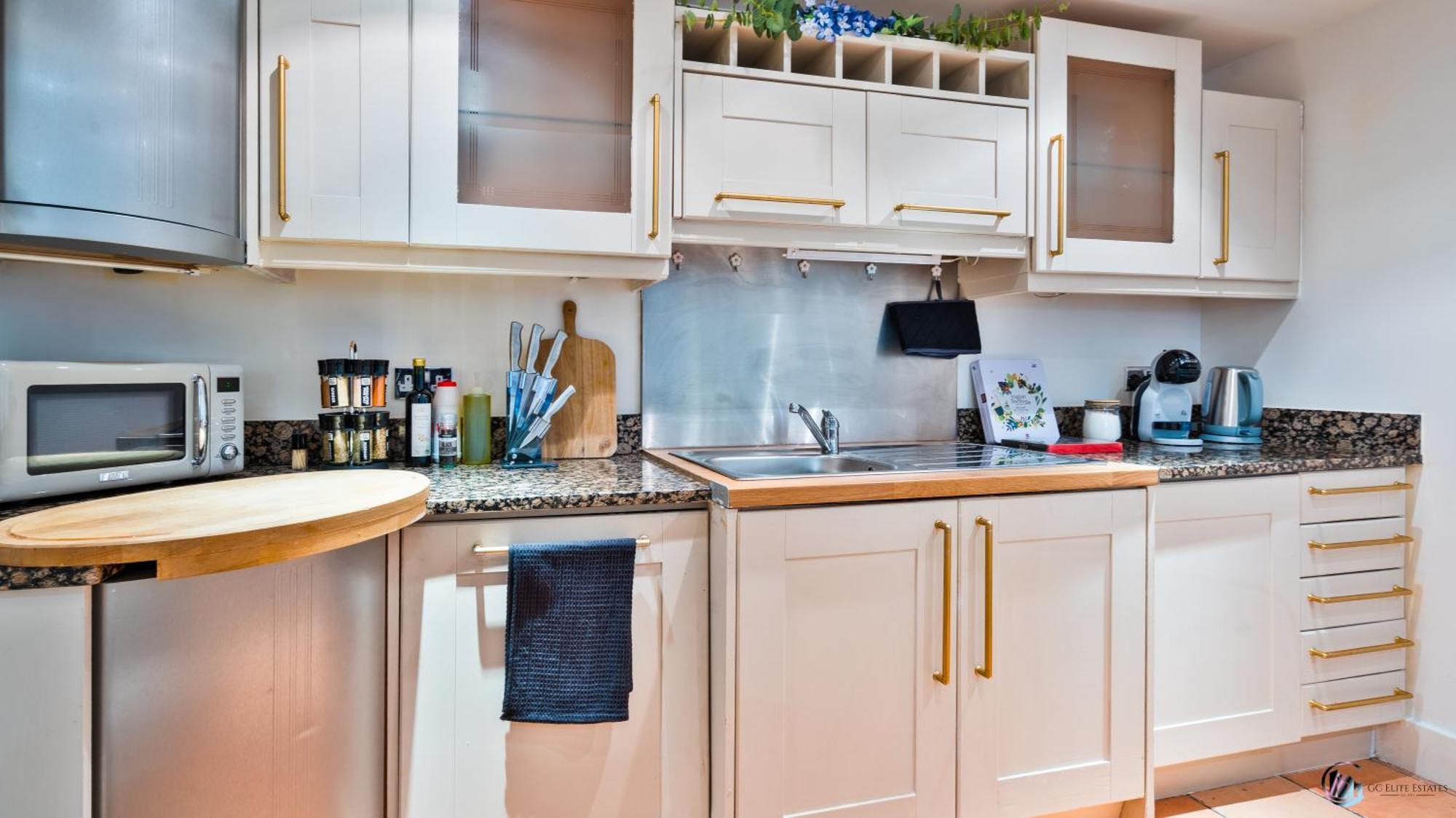 Apartment Canary Wharf Balcony & Waterfront 2-bed, 2-bath London