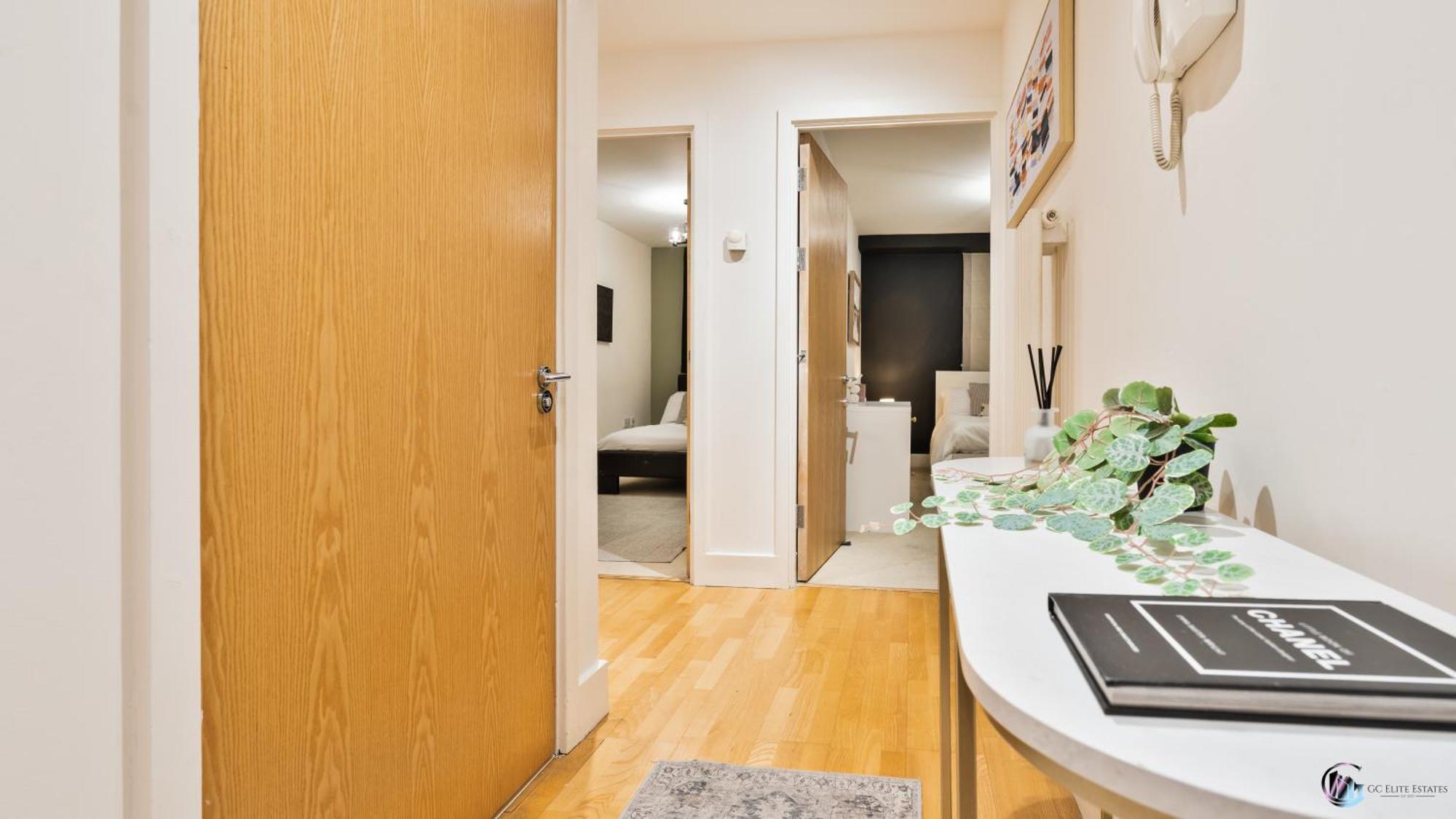 Canary Wharf Balcony & Waterfront 2-bed, 2-bath