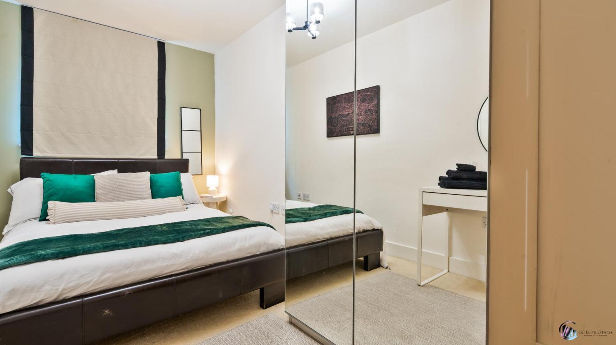 Canary Wharf Balcony & Waterfront 2-bed, 2-bath Apartment