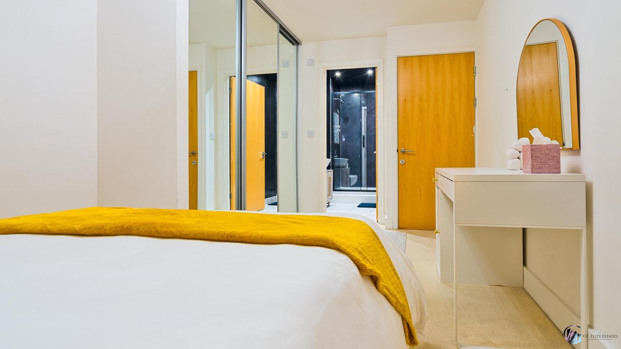 Canary Wharf Balcony & Waterfront 2-bed, 2-bath * London