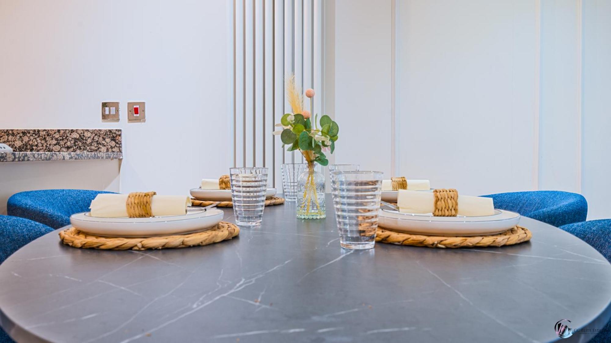 Apartment Canary Wharf Balcony & Waterfront 2-bed, 2-bath *
