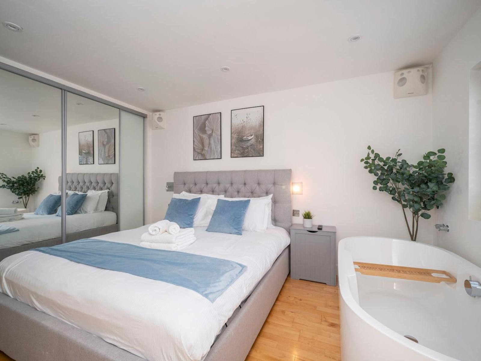 Pass The Keys Waterside House Wcentral Links And Parking Holiday home *