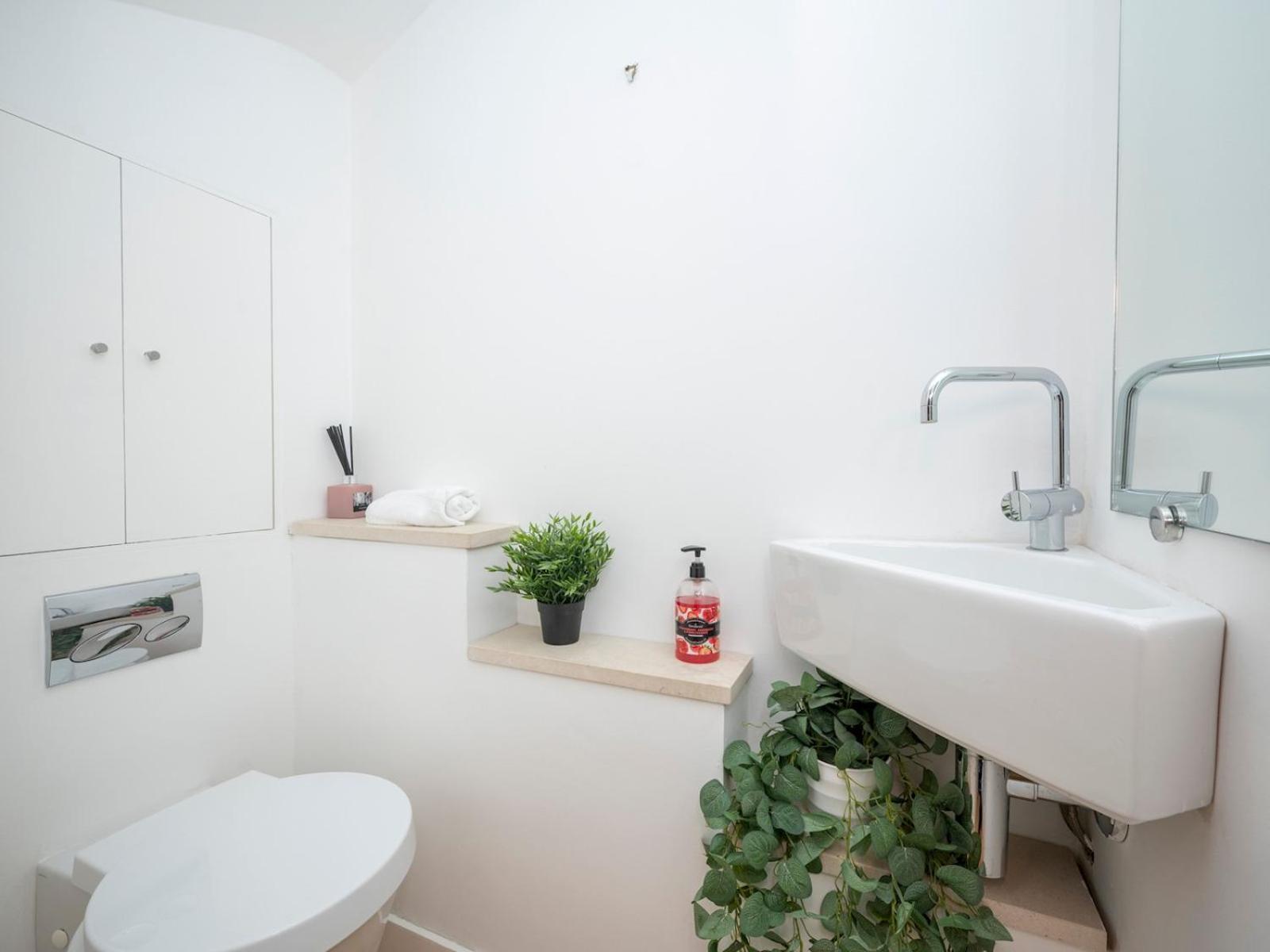 Pass The Keys Waterside House Wcentral Links And Parking Holiday home