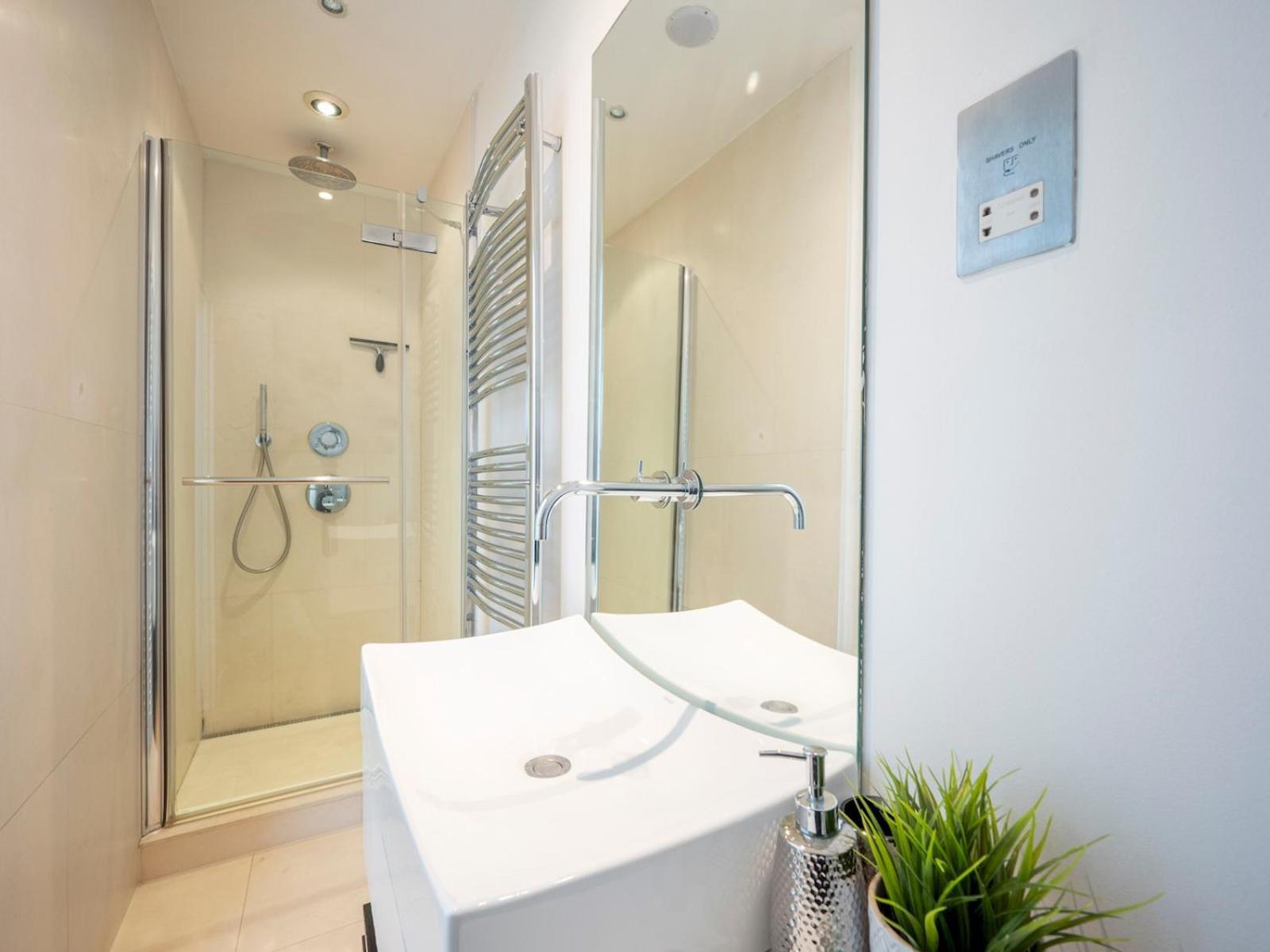 Holiday home Pass The Keys Waterside House Wcentral Links And Parking