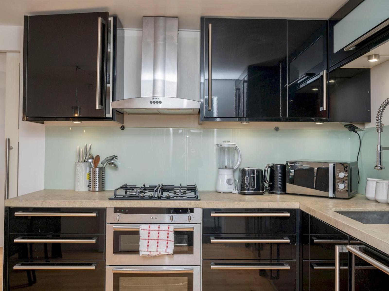 Pass The Keys Waterside House Wcentral Links And Parking London
