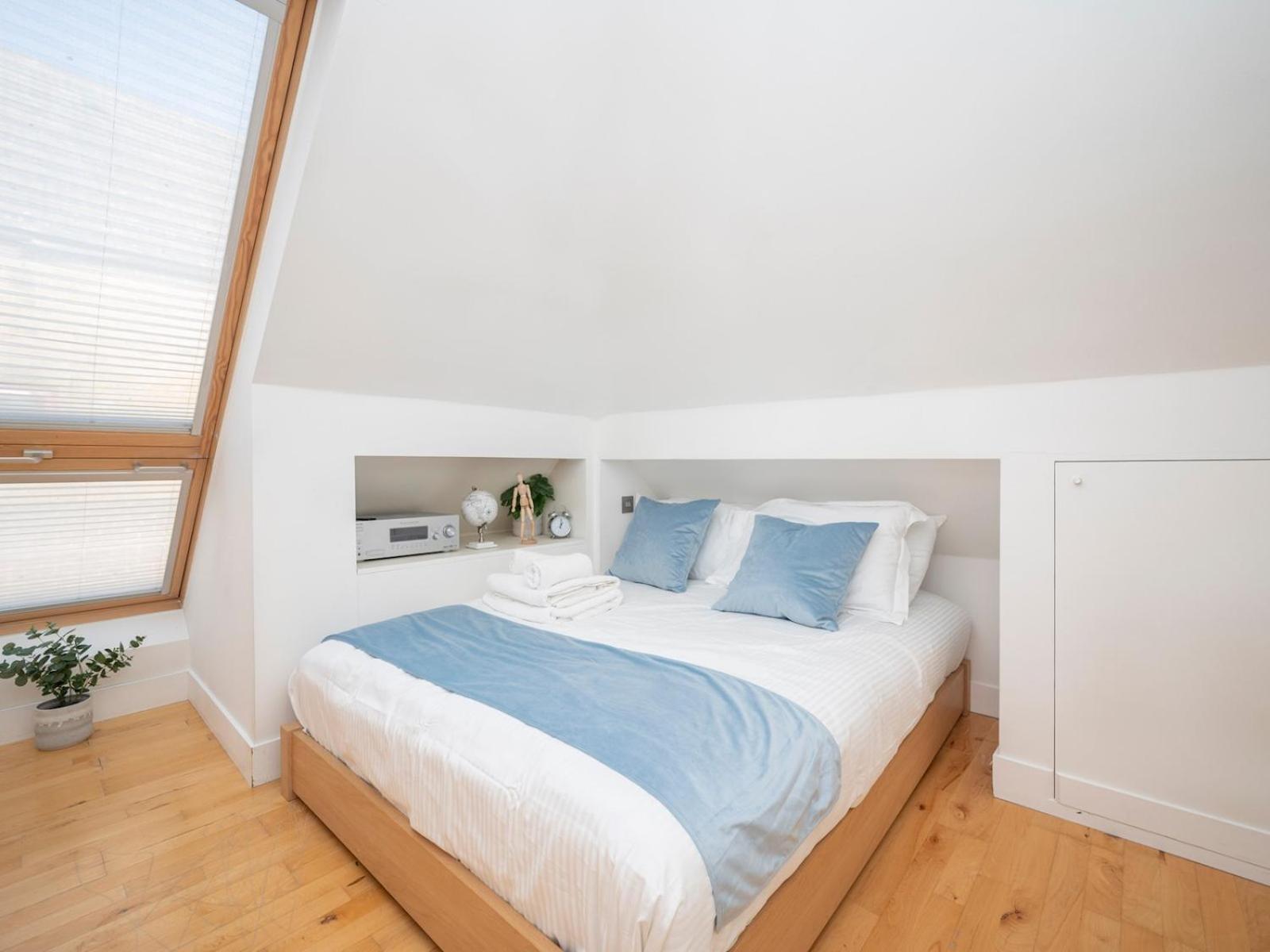 Pass The Keys Waterside House Wcentral Links And Parking Holiday home
