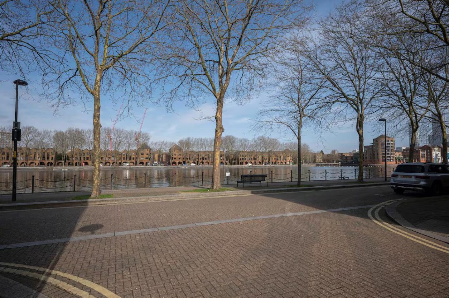 Holiday home Pass The Keys Waterside House Wcentral Links And Parking London