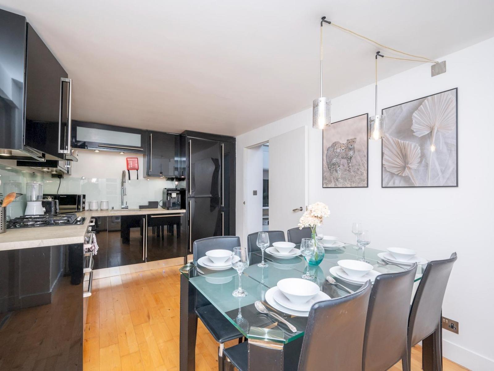 Pass The Keys Waterside House Wcentral Links And Parking London