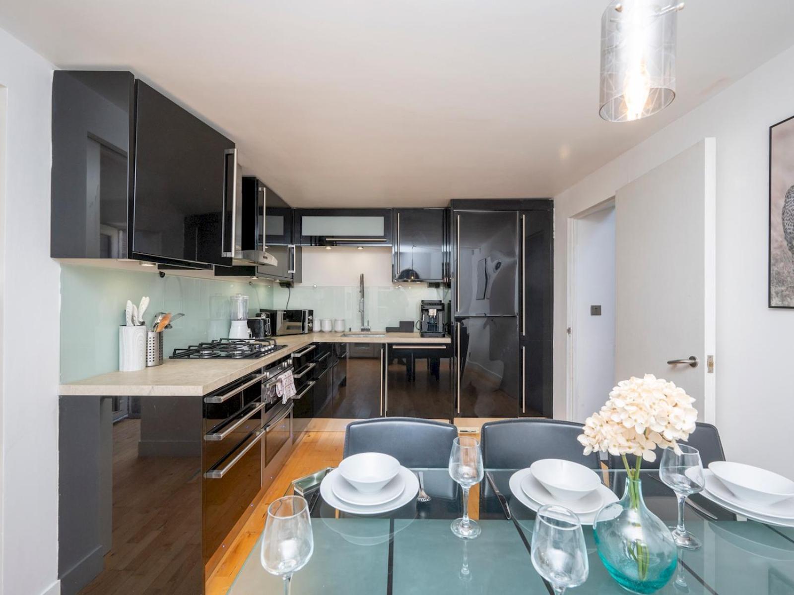 Pass The Keys Waterside House Wcentral Links And Parking * London
