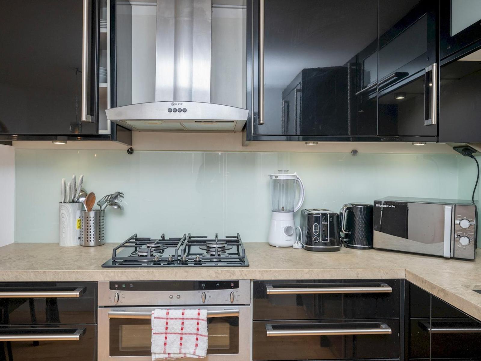 Pass The Keys Waterside House Wcentral Links And Parking Holiday home