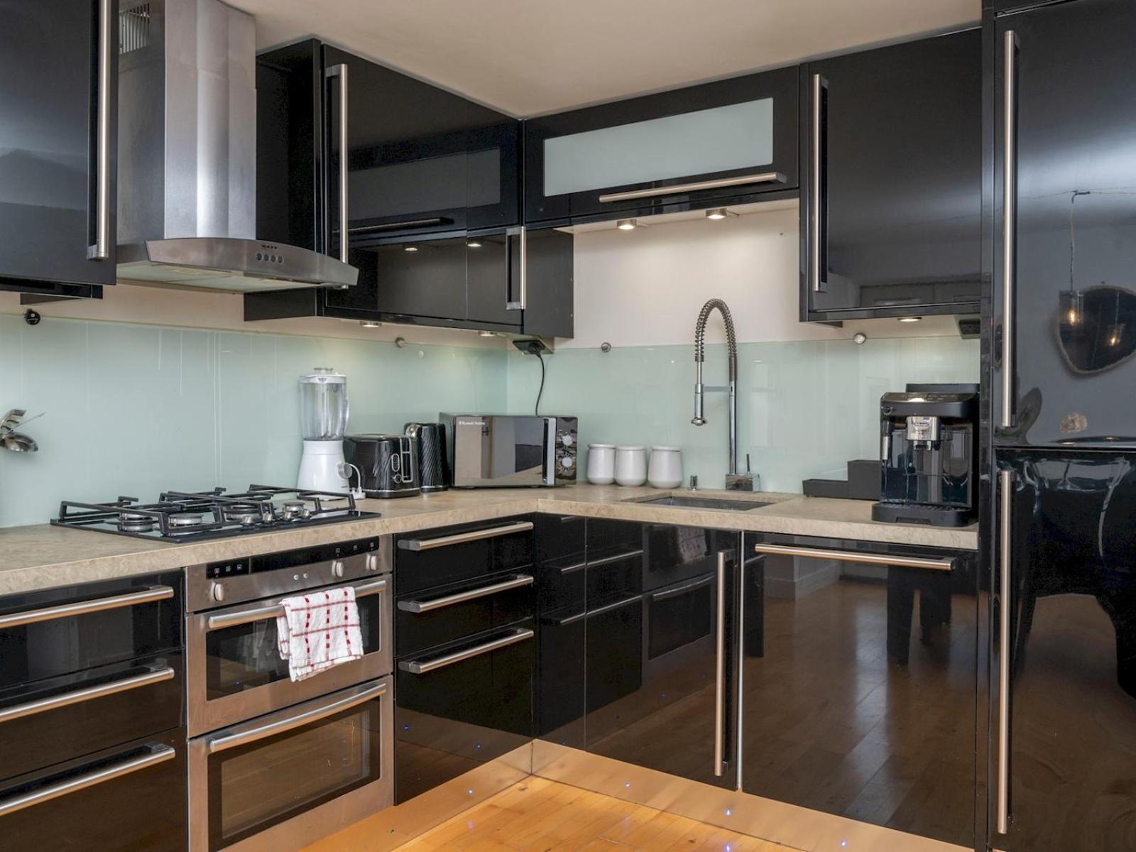 Pass The Keys Waterside House Wcentral Links And Parking Holiday home *