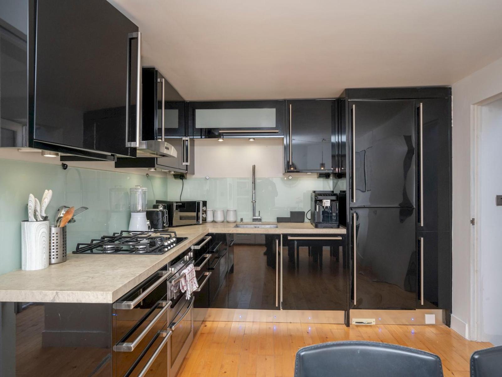 Pass The Keys Waterside House Wcentral Links And Parking Holiday home London