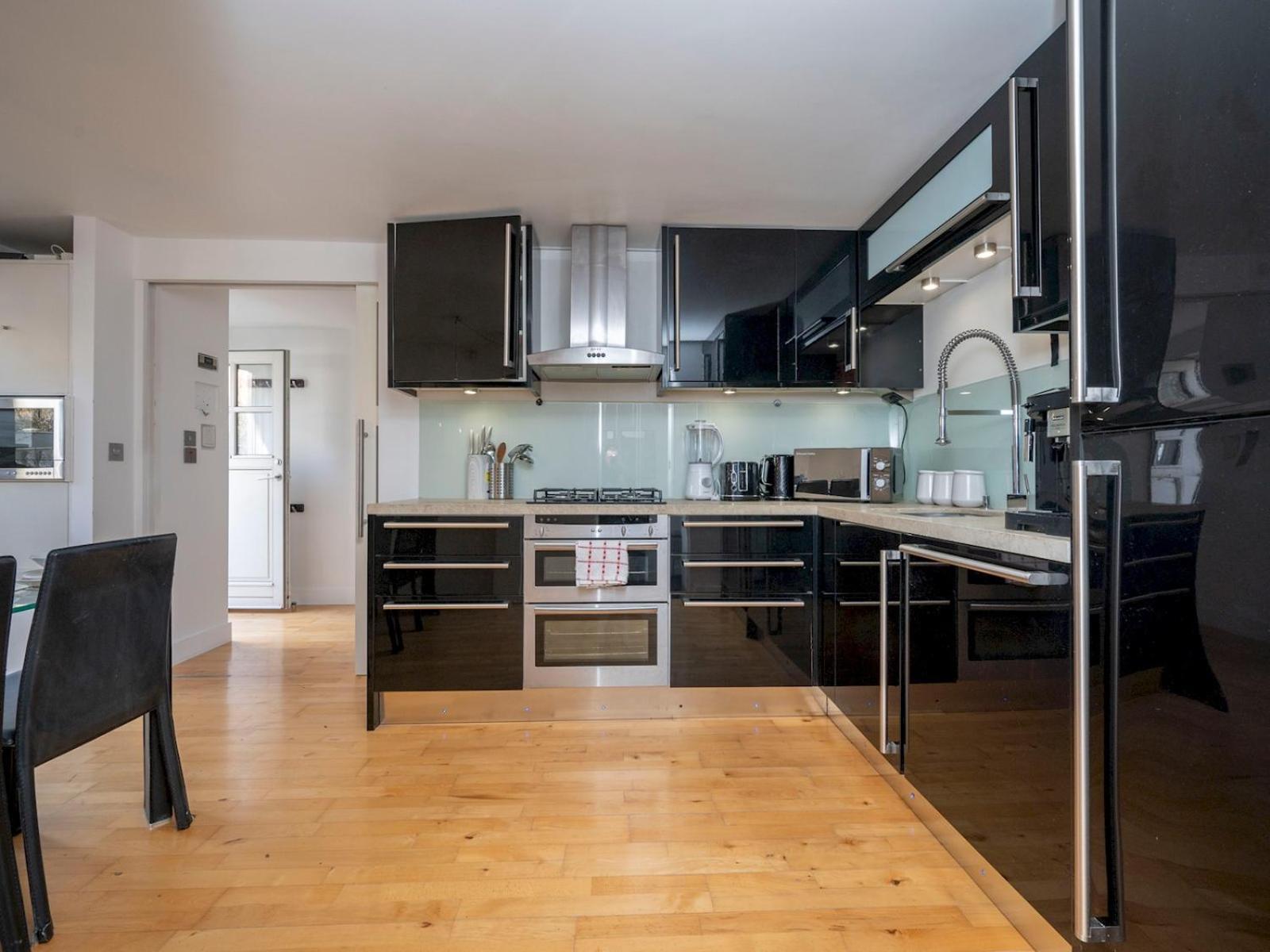 Pass The Keys Waterside House Wcentral Links And Parking London