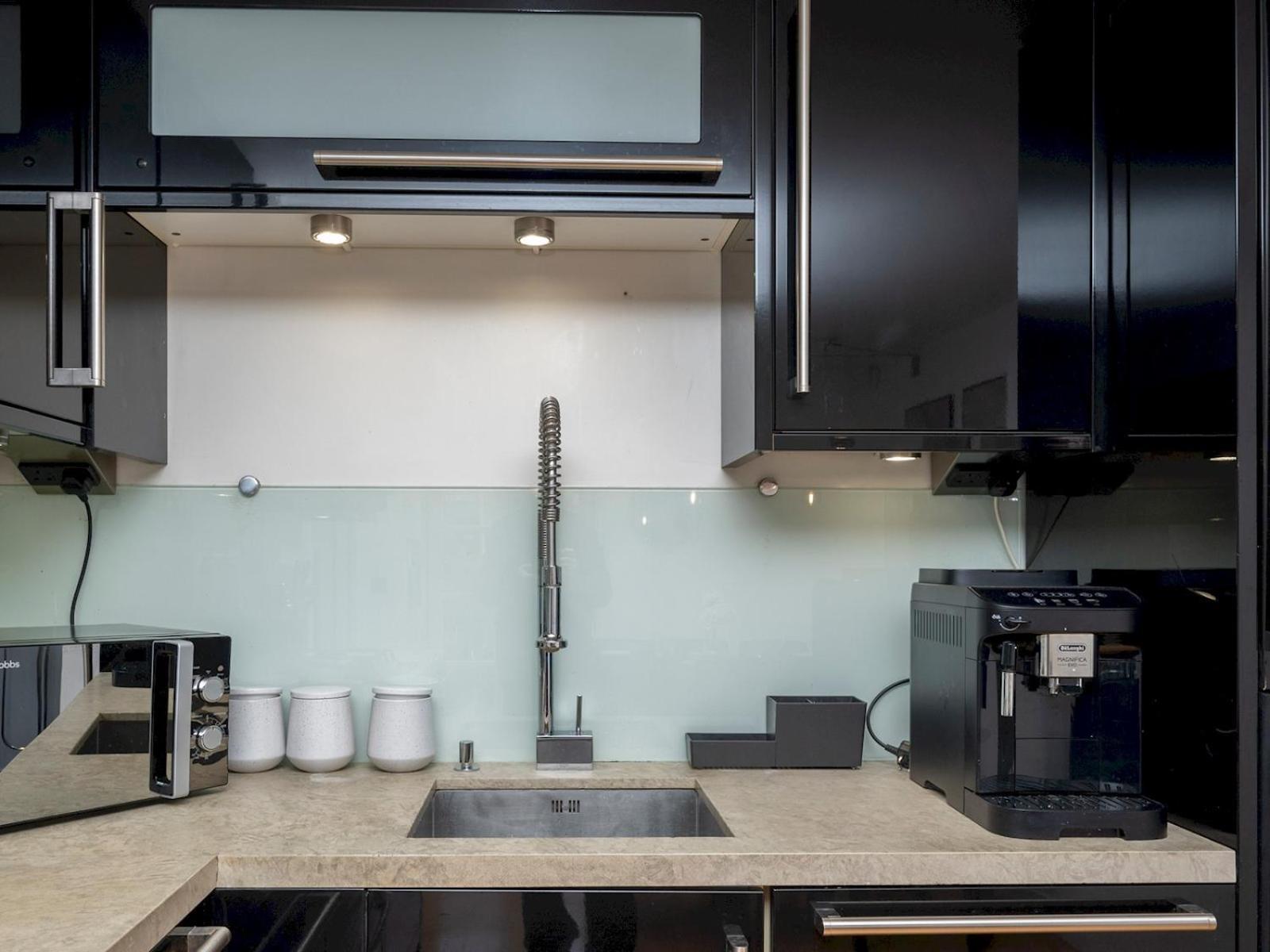 Pass The Keys Waterside House Wcentral Links And Parking * London