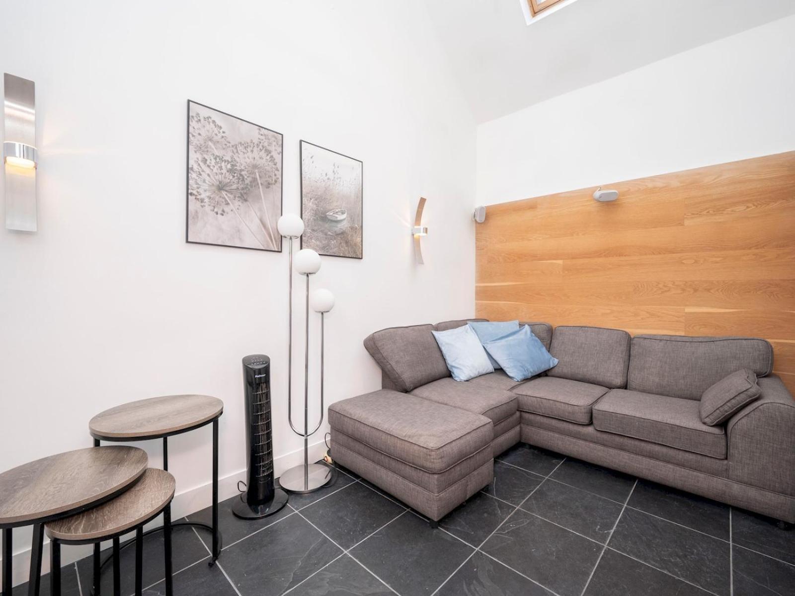 Pass The Keys Waterside House Wcentral Links And Parking Holiday home London