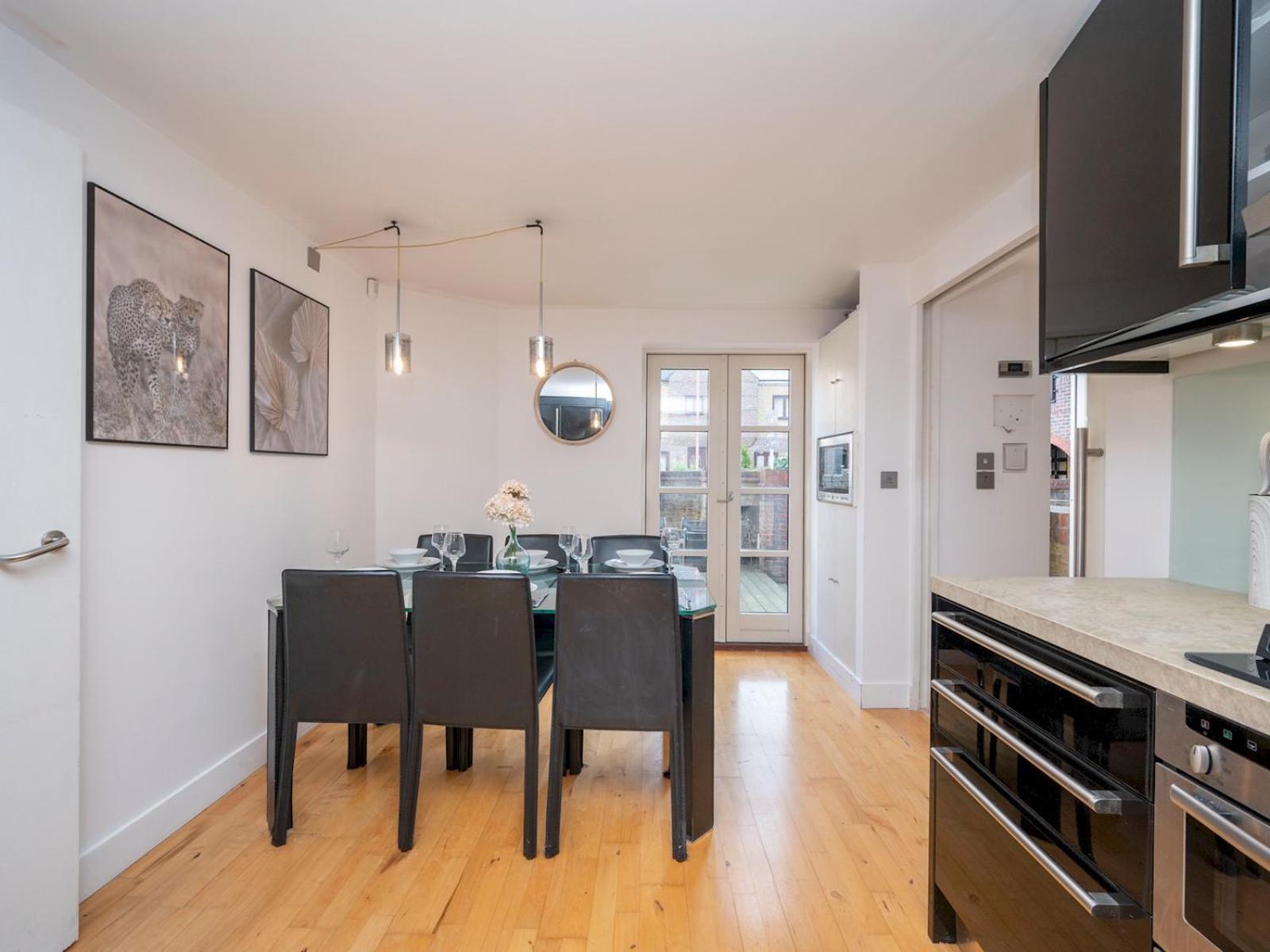 Pass The Keys Waterside House Wcentral Links And Parking Holiday home *