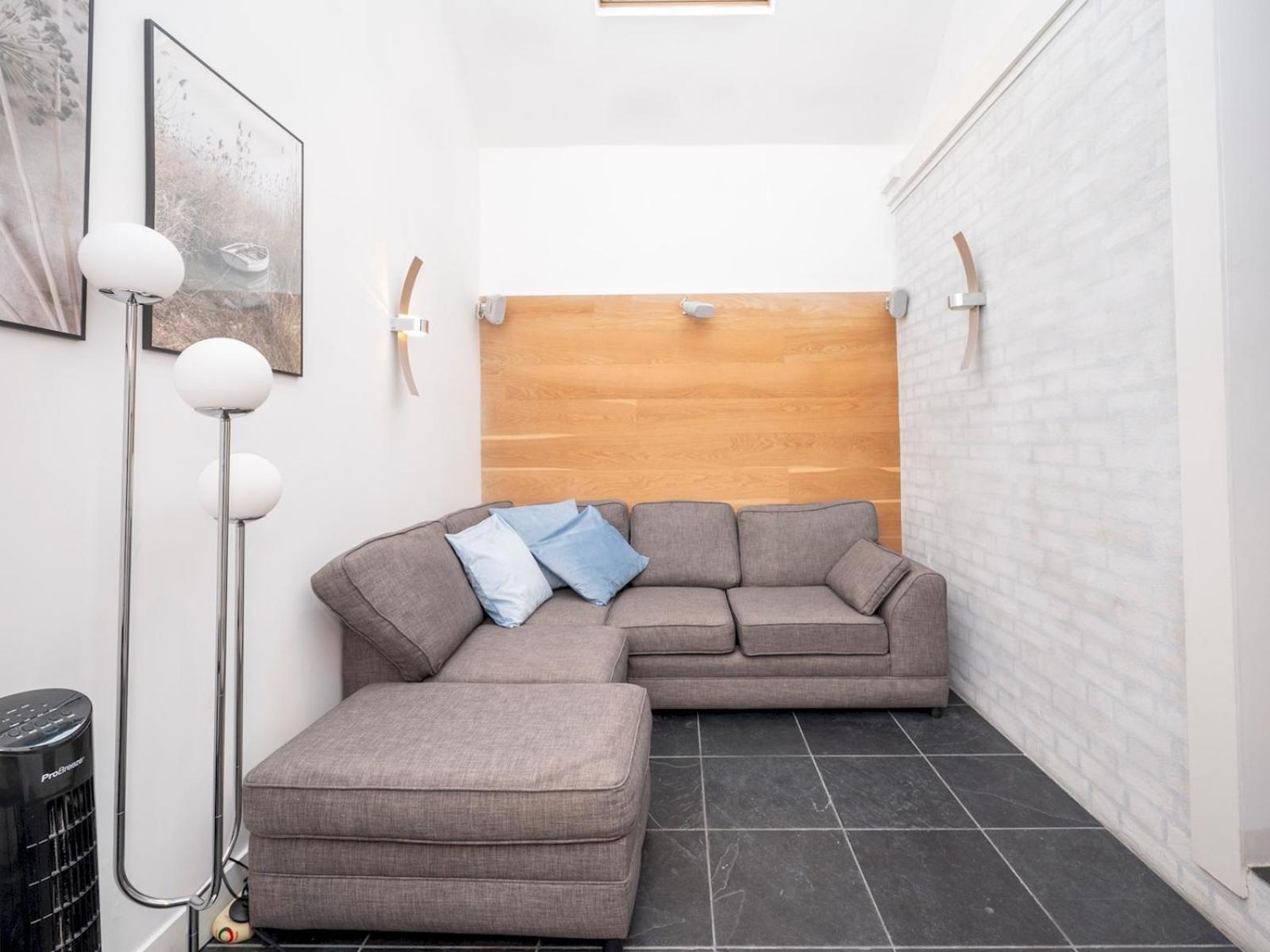 Pass The Keys Waterside House Wcentral Links And Parking Holiday home *