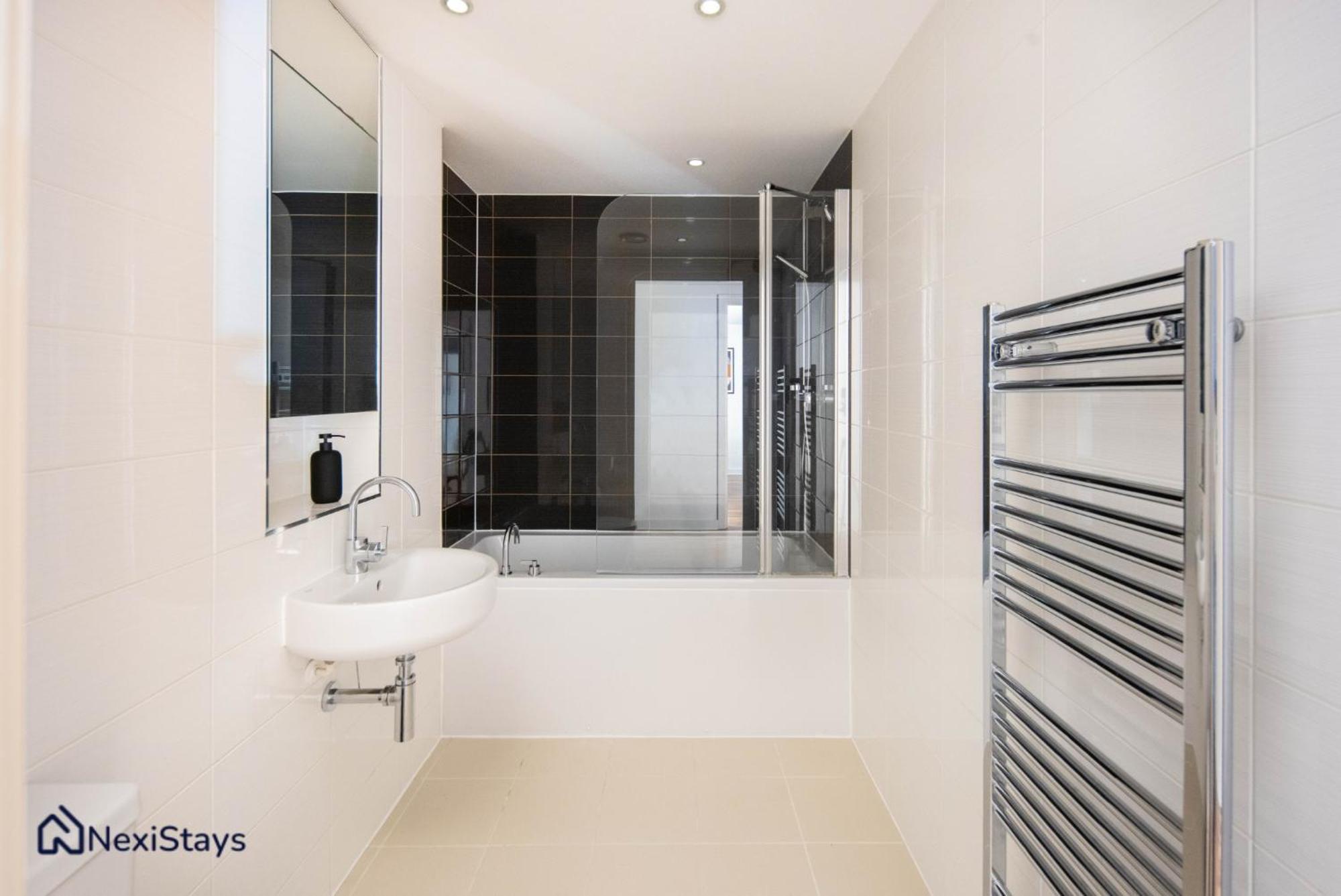 5 Mins Walk To Moorgate, Tranquil Retreat Londen