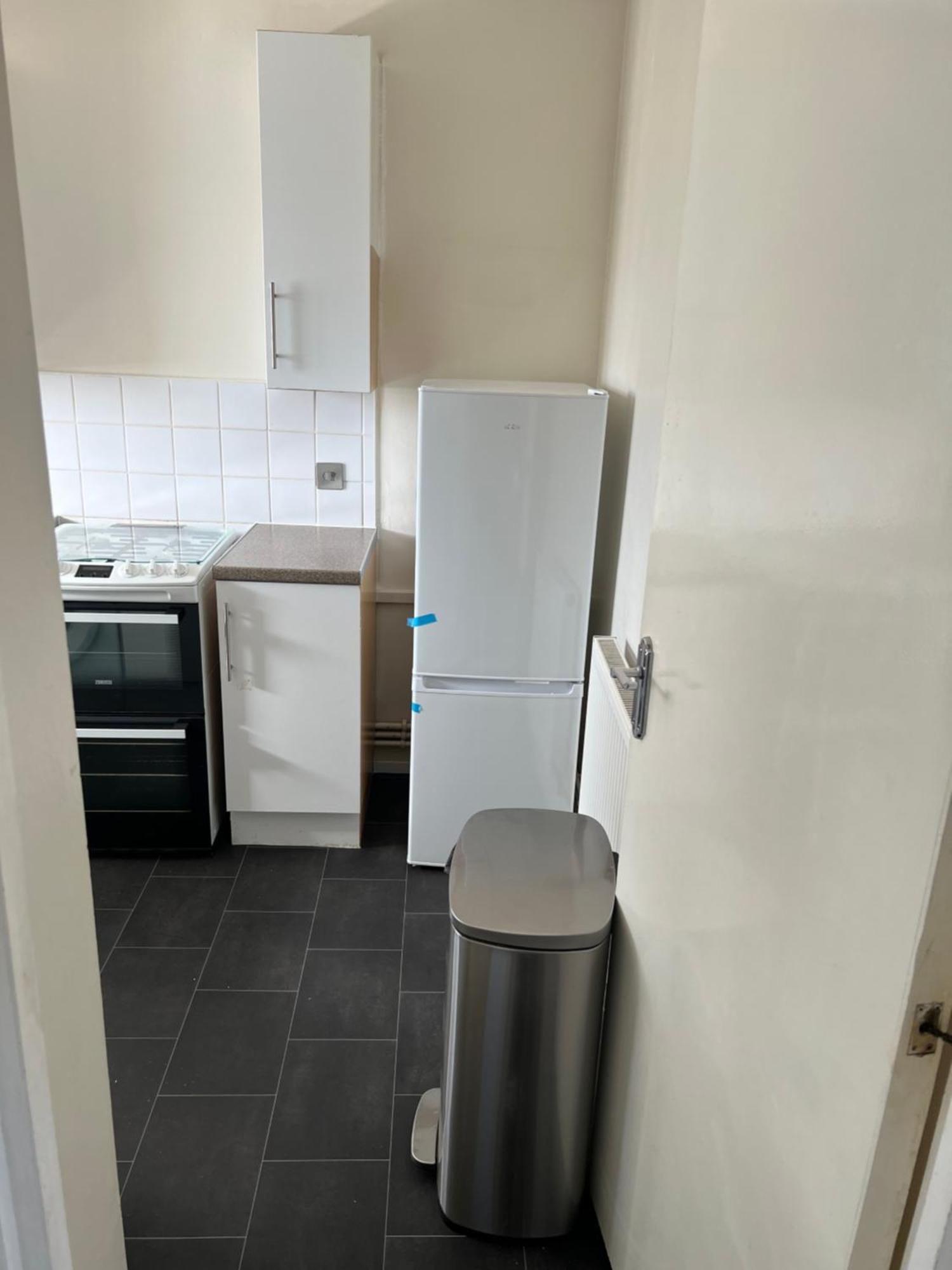 Break Flat E14 * London