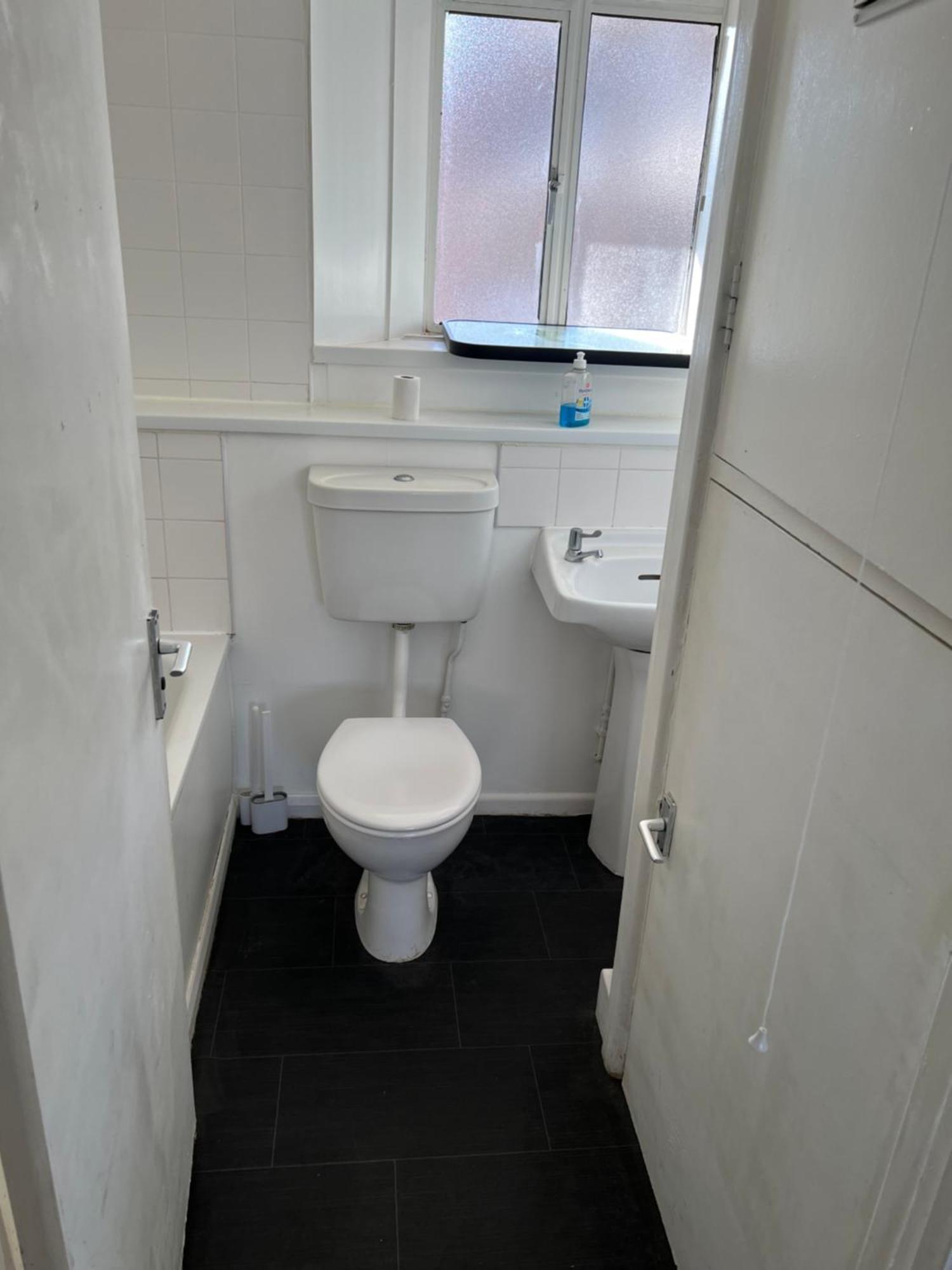 Break Flat E14 London