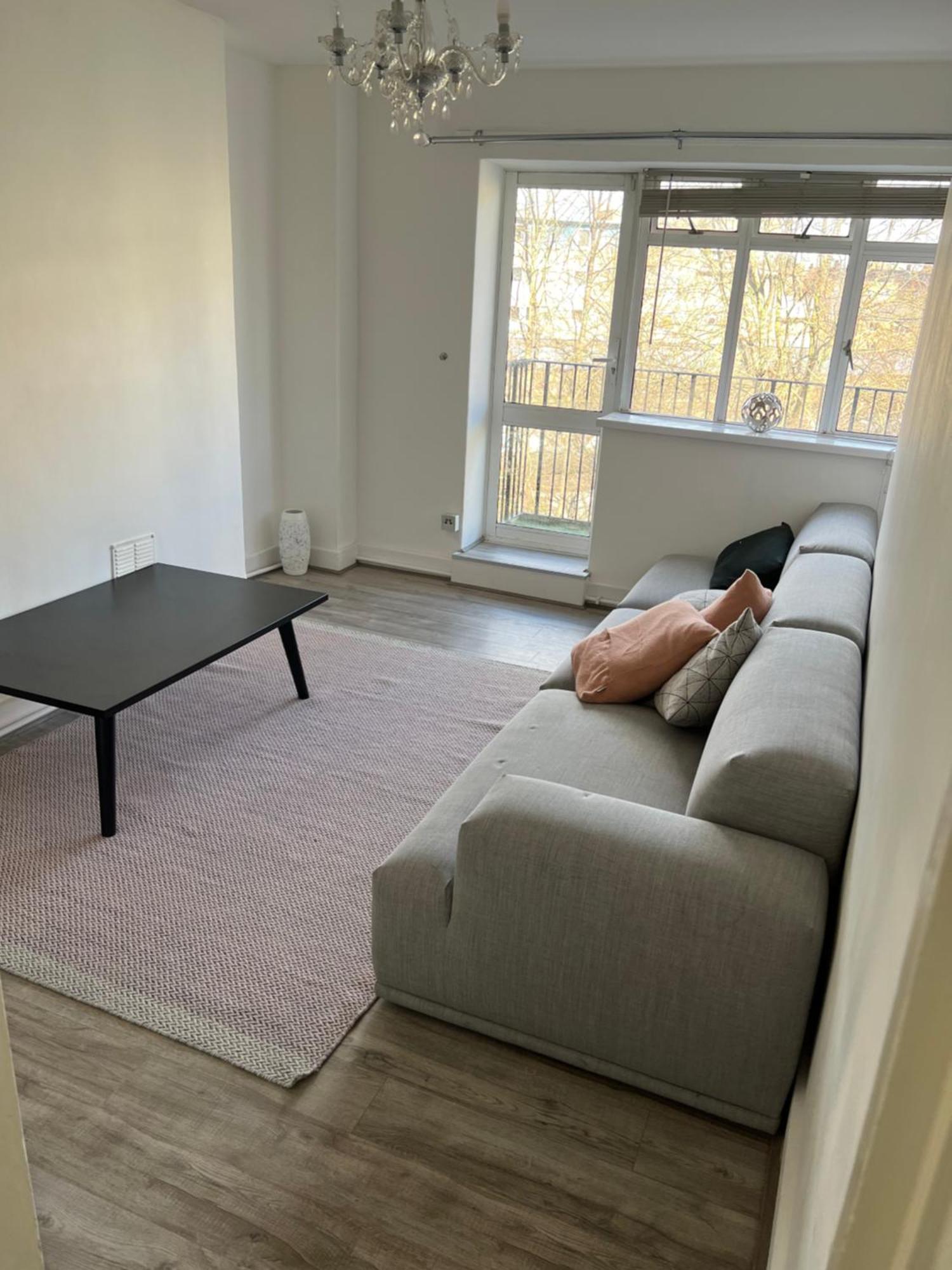 Break Flat E14 Apartment *
