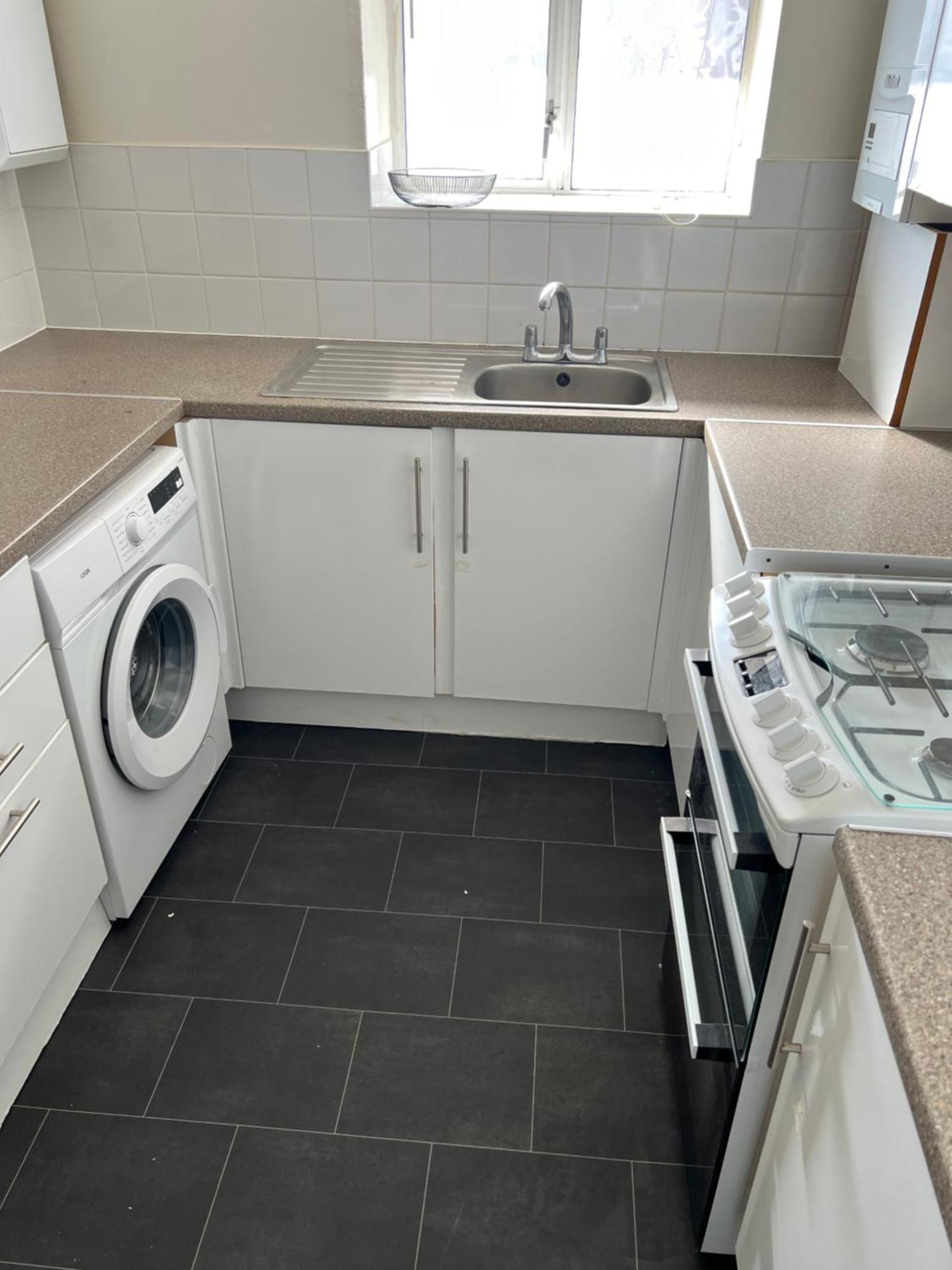Break Flat E14 Apartment London