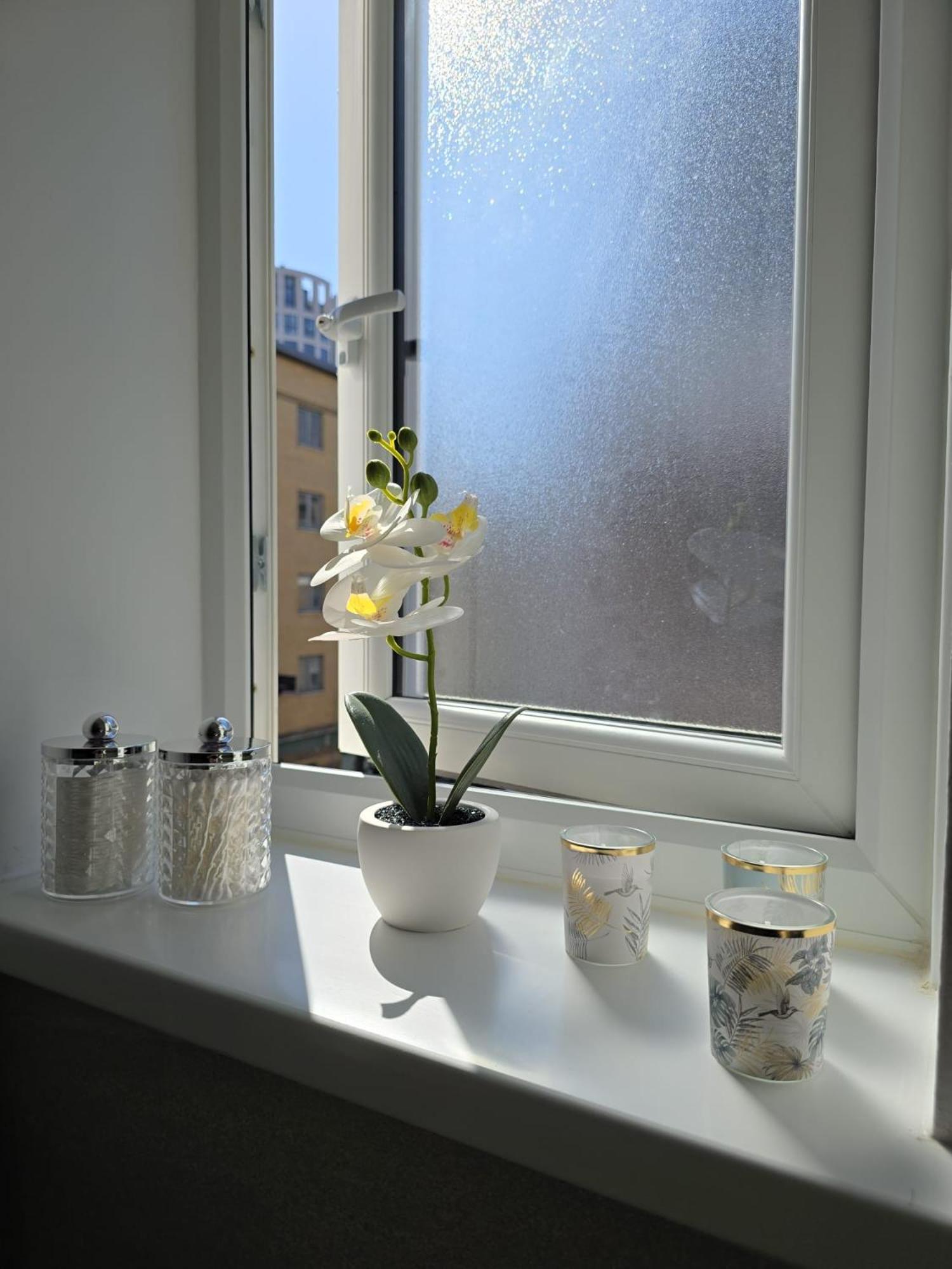 Elegant Flat 4 In