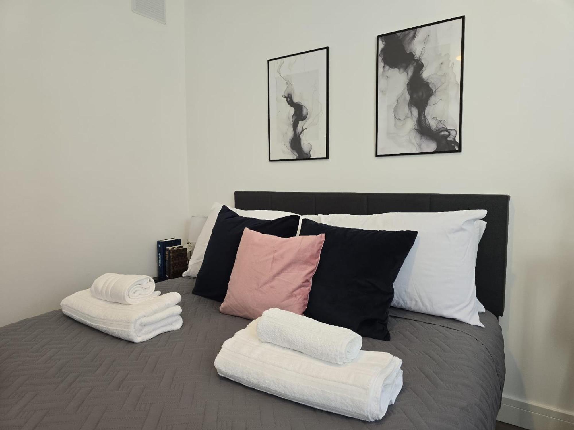 Elegant Flat 4 In