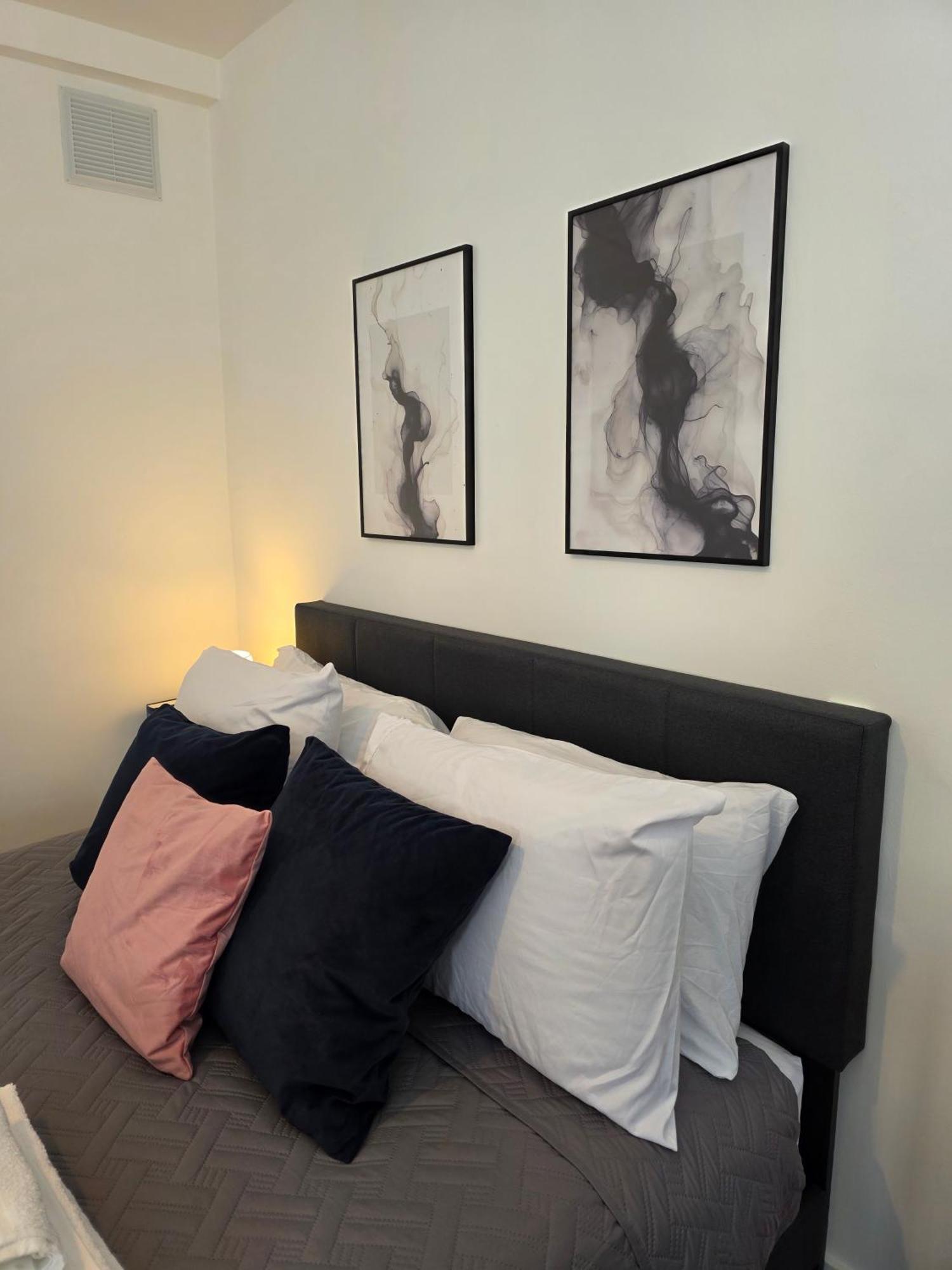 Elegant Flat 4 In *