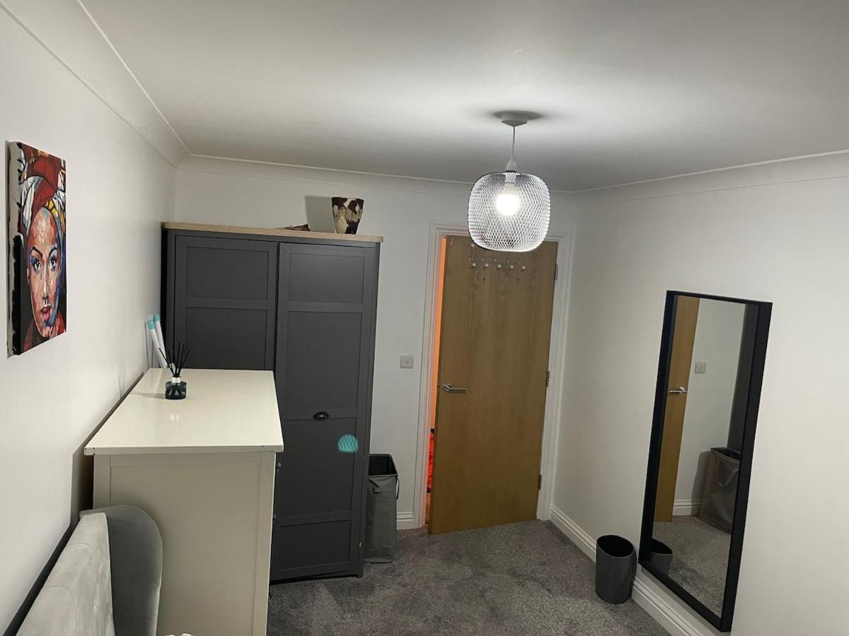 Lovely 2 Bedroom Flat With Free Parking And Wifi London