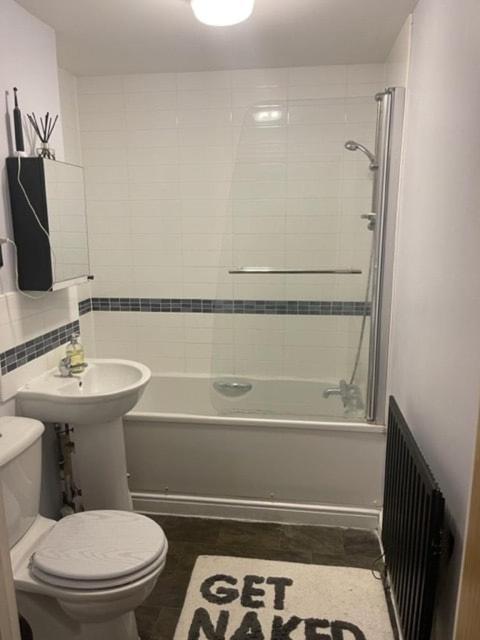 Lovely 2 Bedroom Flat With Free Parking And Wifi Apartment *