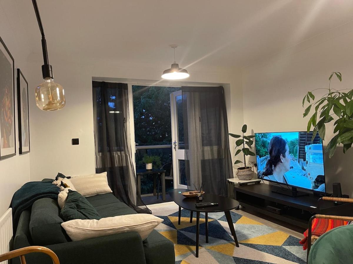 Apartment Lovely 2 Bedroom Flat With Free Parking And Wifi