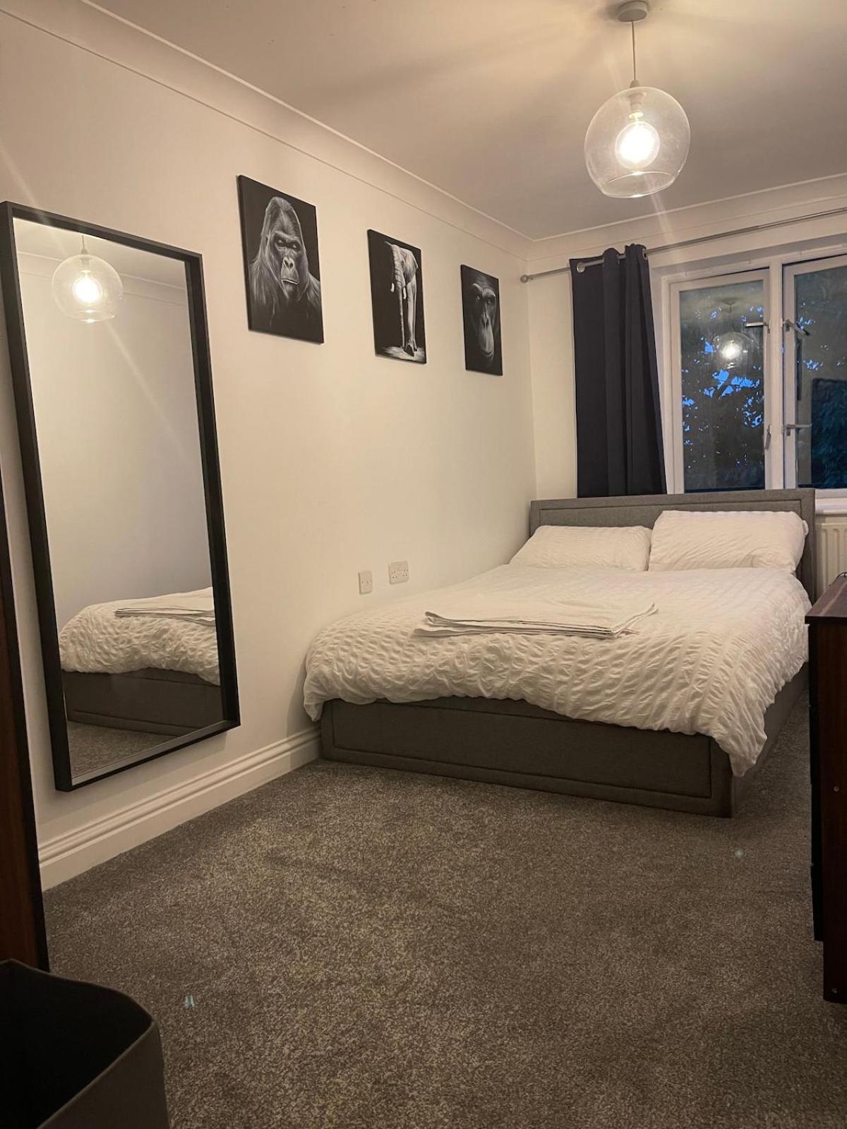 Lovely 2 Bedroom Flat With Free Parking And Wifi London