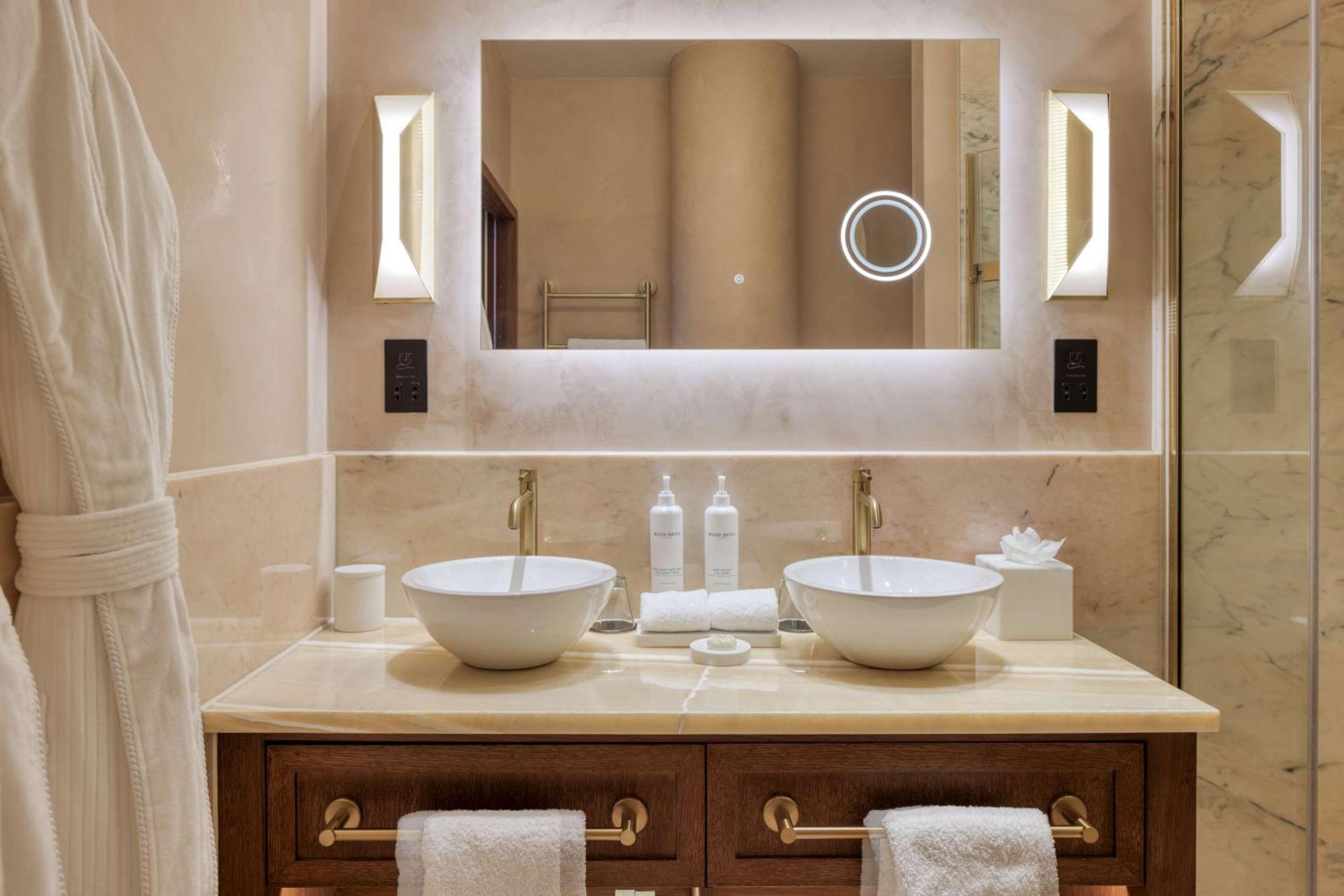 The Trafalgar St. James, Curio Collection By Hilton 5* London
