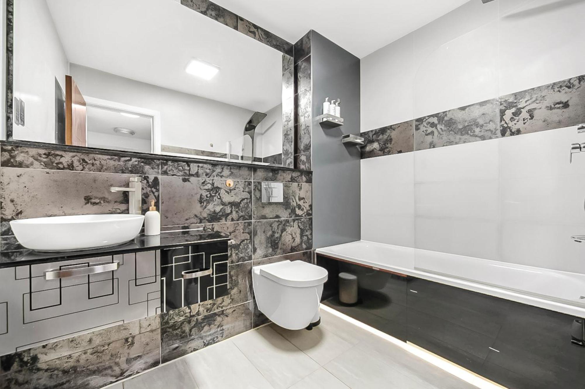 Large 2 Bed With Massive Balcony In Canary Wharf Apartment