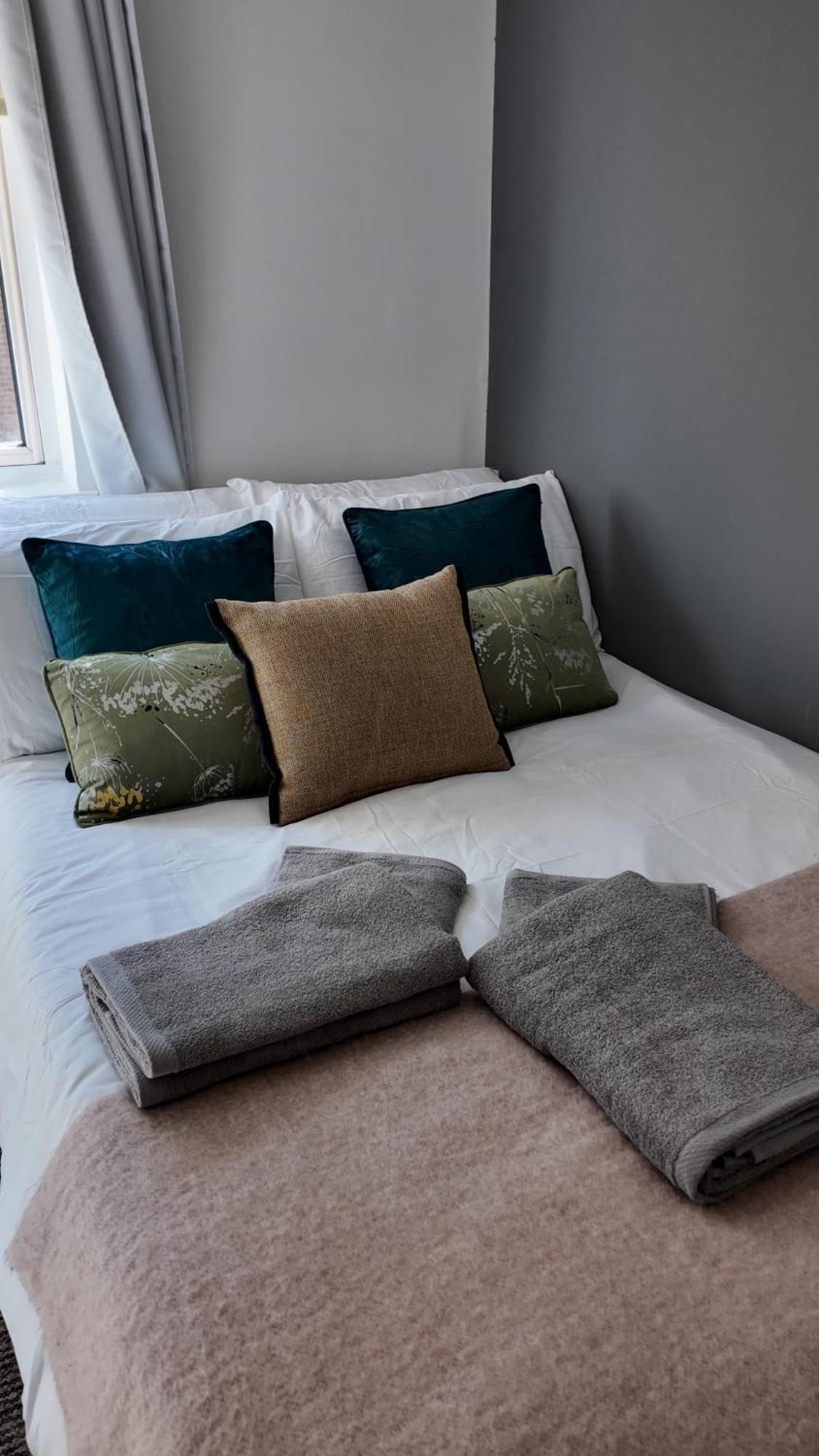 Spacious 4-Bed Home With Secured Parking Near Abba Arena, Stadium, Tube & In Bustling Zone 2
