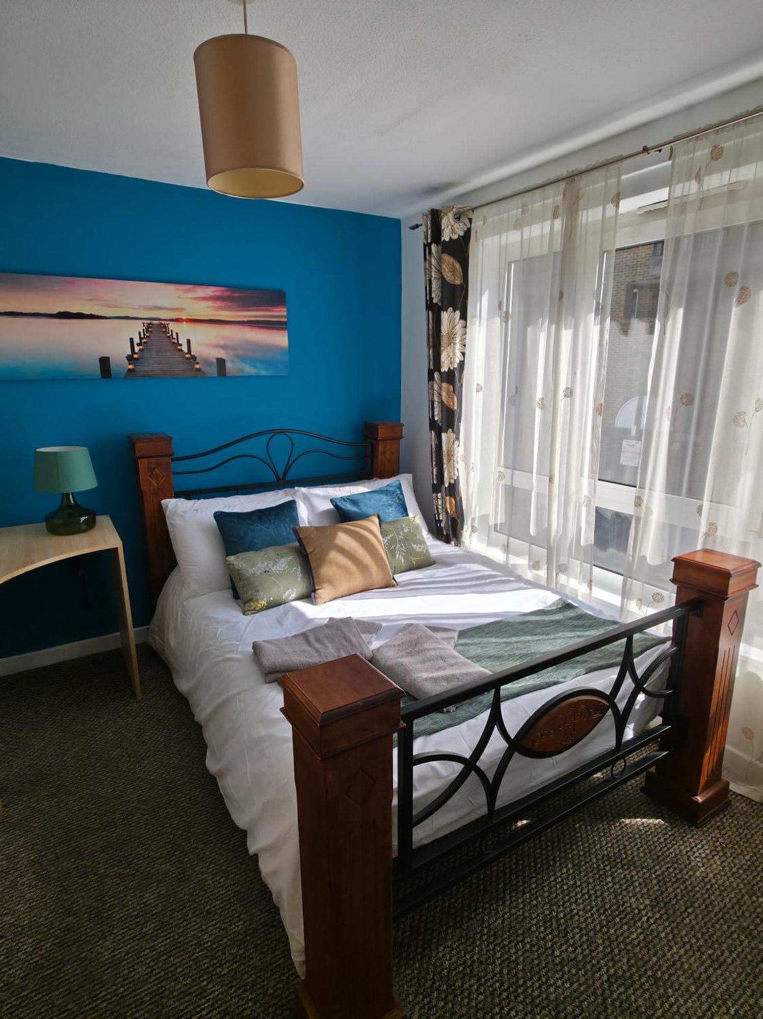 Spacious 4-Bed Home With Secured Parking Near Abba Arena, Stadium, Tube & In Bustling Zone 2 London