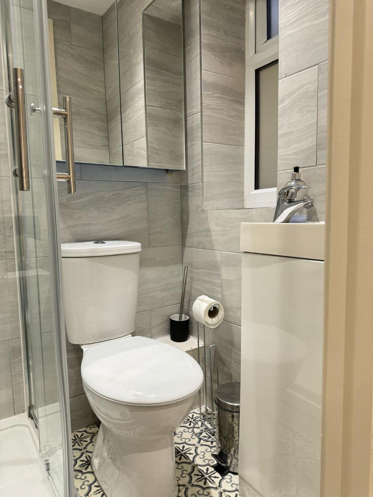Elitestay Private En-suite Stratford Centre Bed & Breakfast *