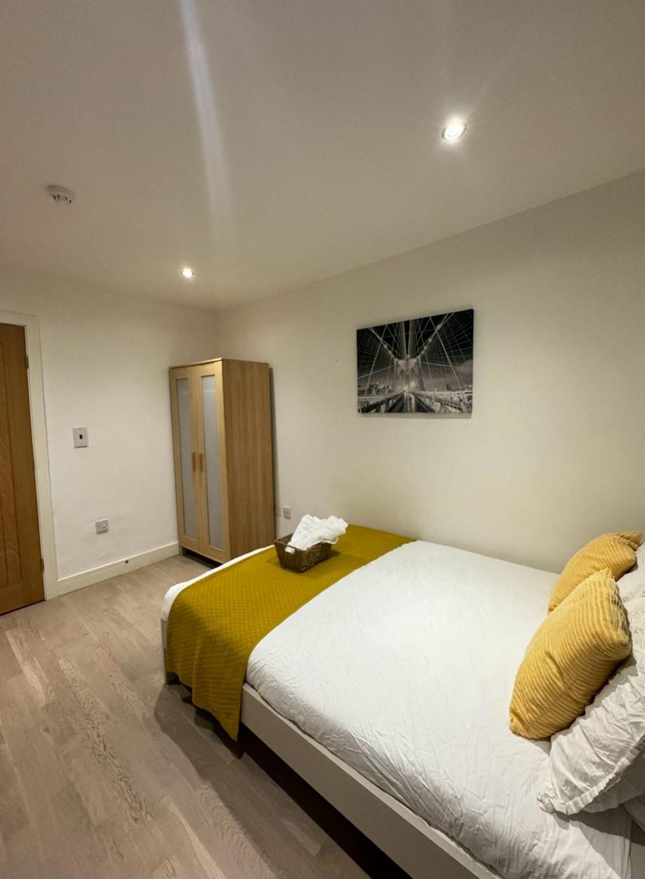Elitestay Private En-suite Stratford Centre Bed & Breakfast