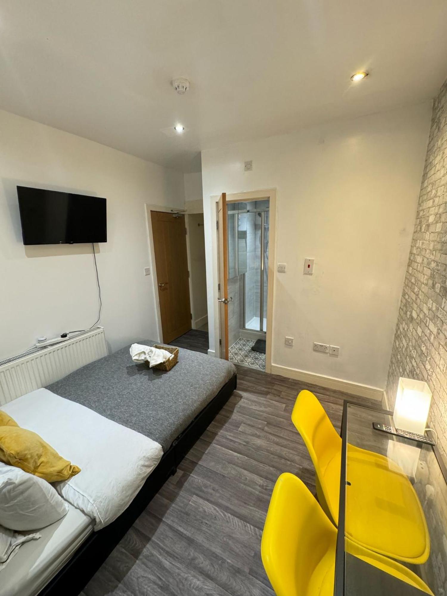 Elitestay Private En-suite Stratford Centre Bed & Breakfast London